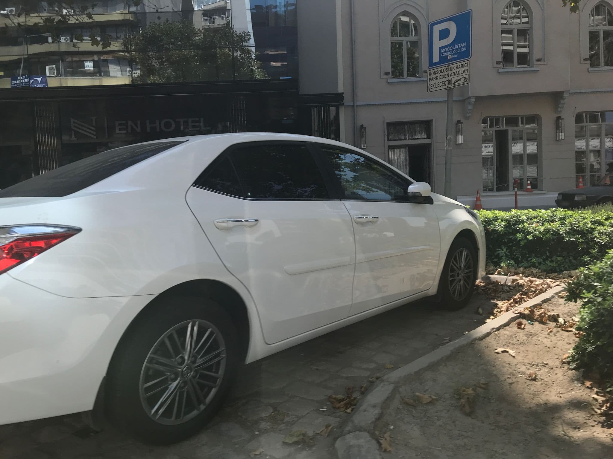 Street view near En Hotel İzmir, İzmir — © hderinoz (CC BY-SA · Mapillary)