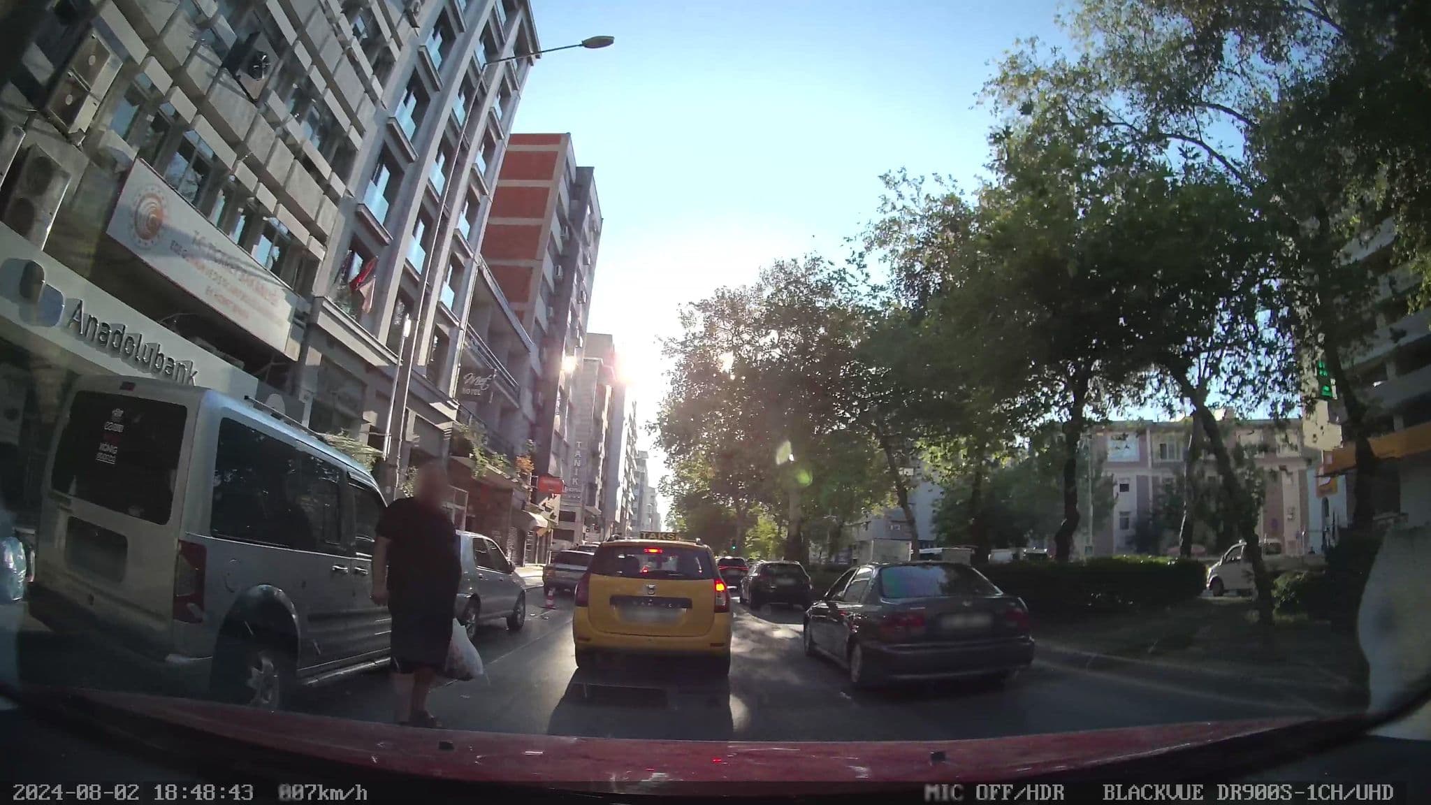 Street view near Met Boutique Hotel, İzmir — © unen (CC BY-SA · Mapillary)