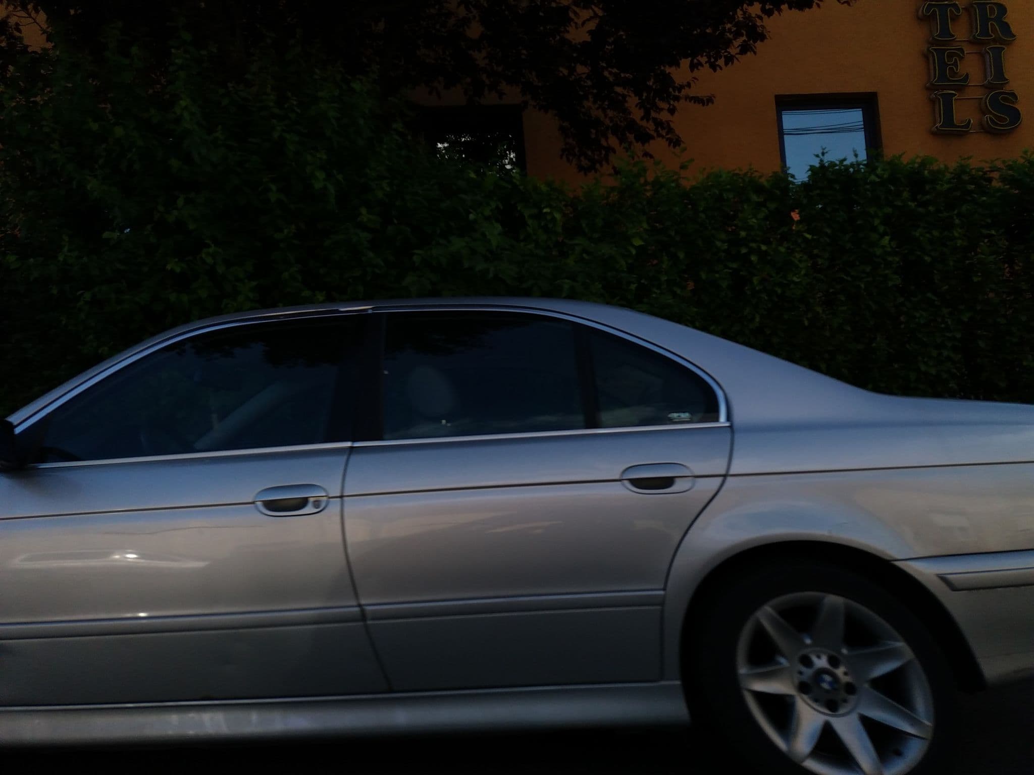 Street view near Hotel Iris Arad, Arad — © ionelaslejiuc2 (CC BY-SA · Mapillary)