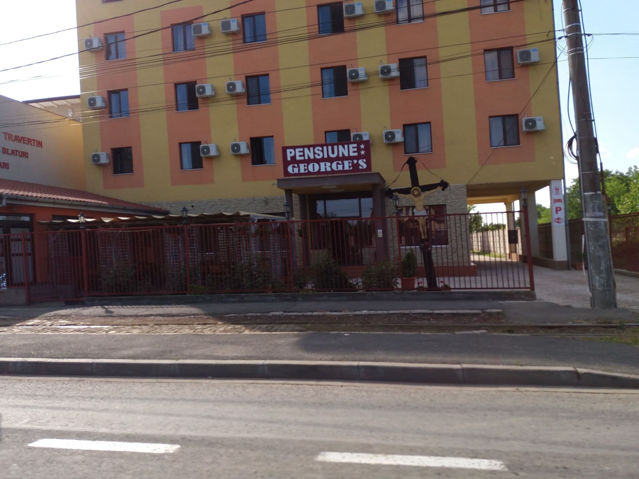 Street view near Pensiunea George`s, Arad — © ionelaslejiuc2 (CC BY-SA · Mapillary)