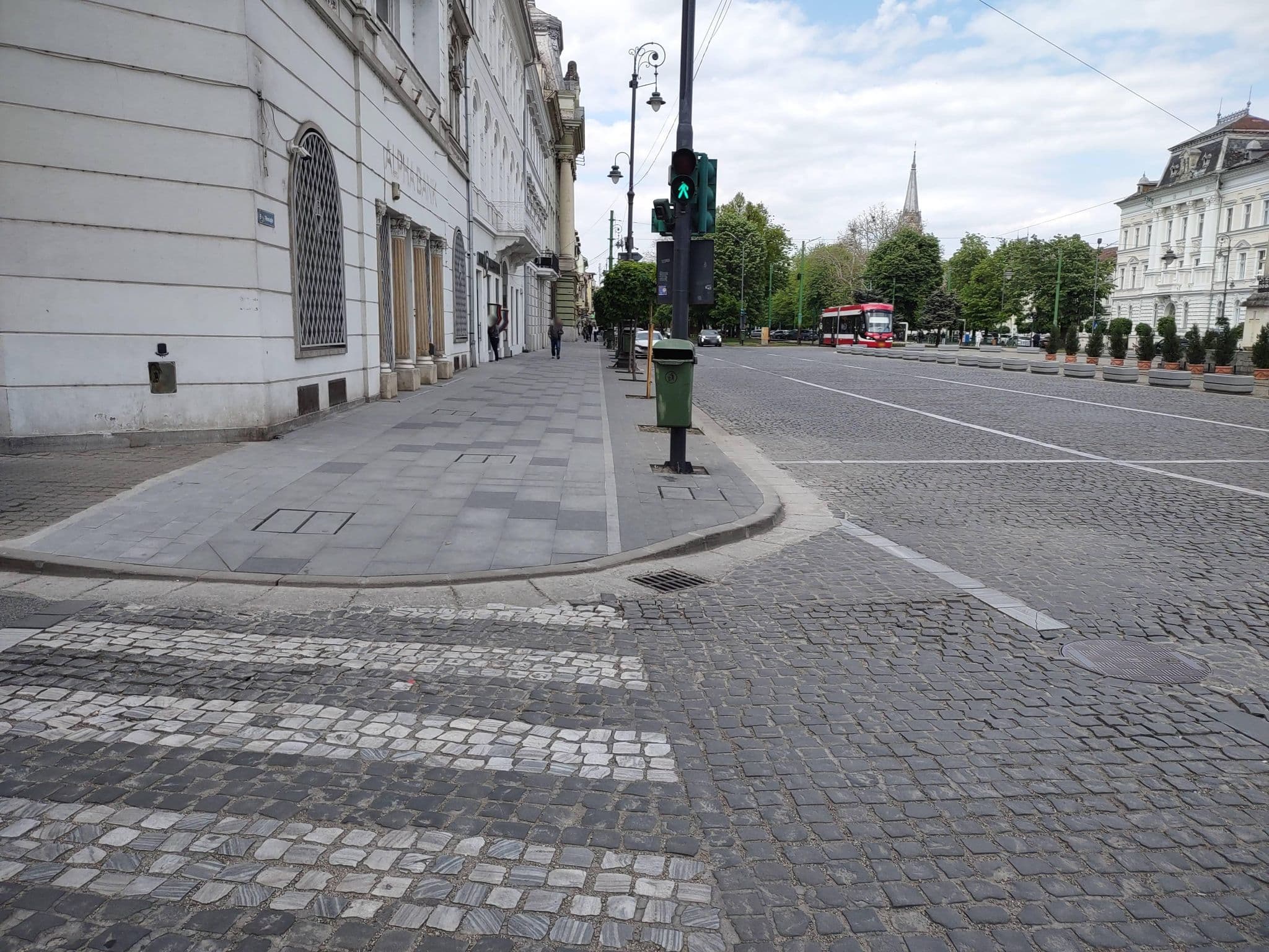 Street view near Cazare Apartamente Arad, Arad — © tonyTech (CC BY-SA · Mapillary)