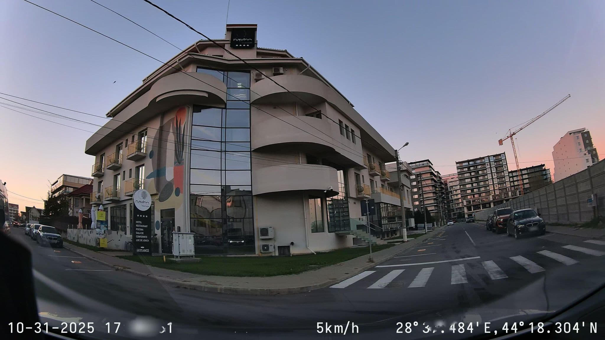 Street view near Nayino Resort Hotel, Mamaia-Sat — © edjone (CC BY-SA · Mapillary)