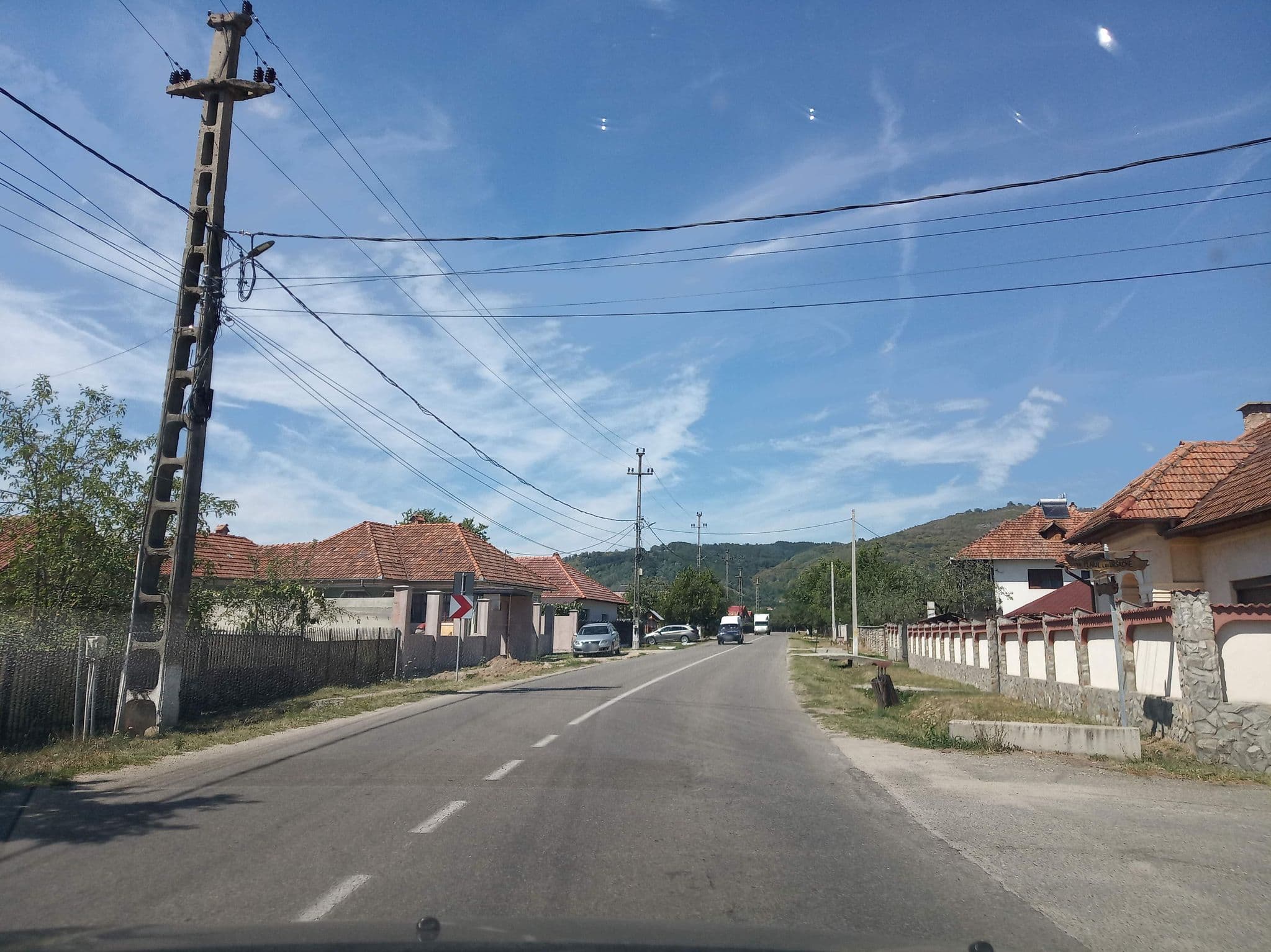 Street view near Mili, Polovragi — © tavi (CC BY-SA · Mapillary)