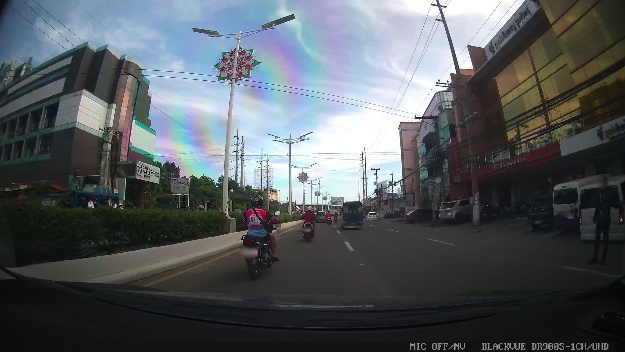 Street view near Goldberry Suites & Hotel Mactan, Lapu-Lapu City — © Kaart---FRONT (CC BY-SA · Mapillary)