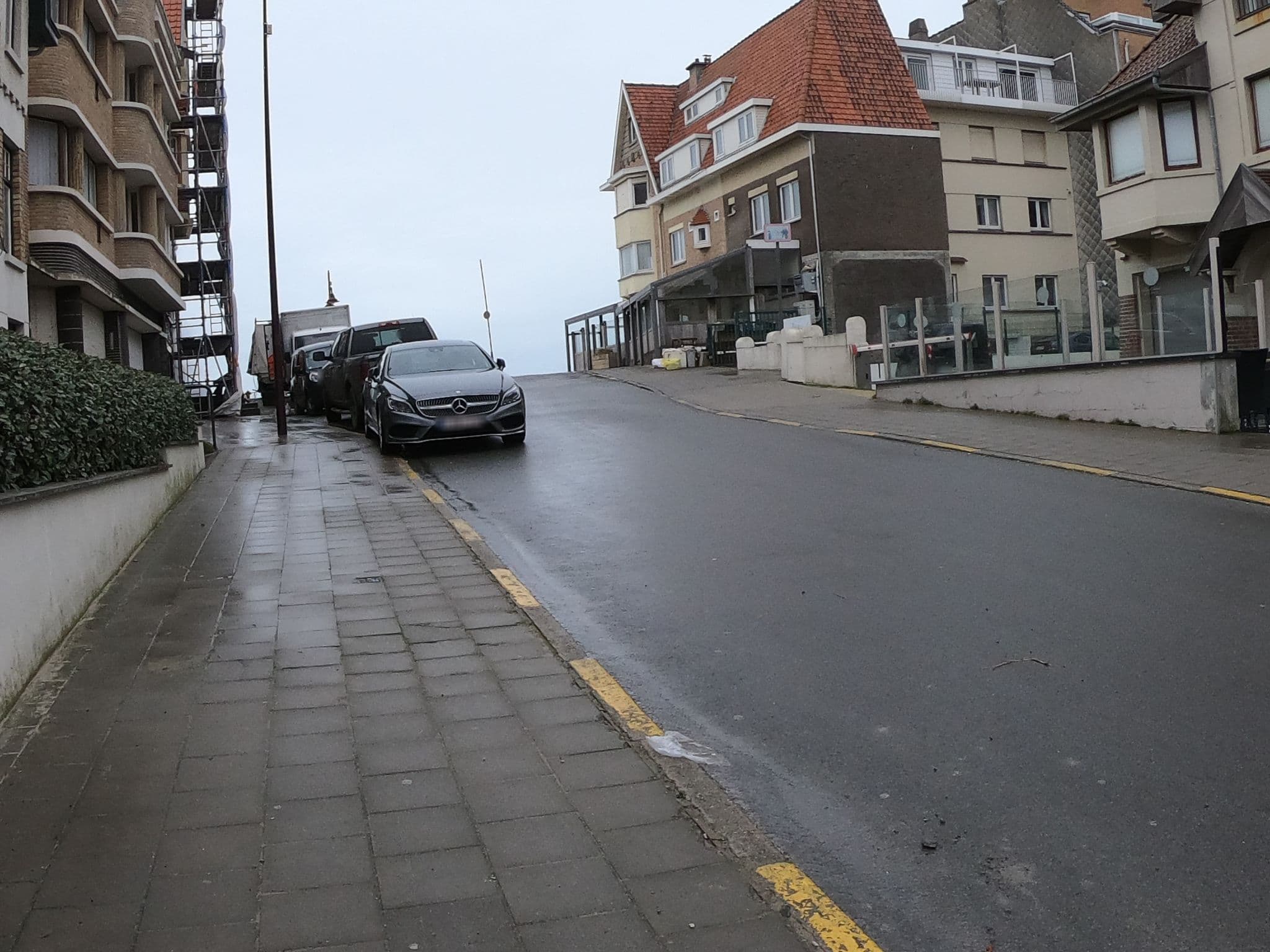 Street view near Beach Hotel, De Haan — © filipc (CC BY-SA · Mapillary)