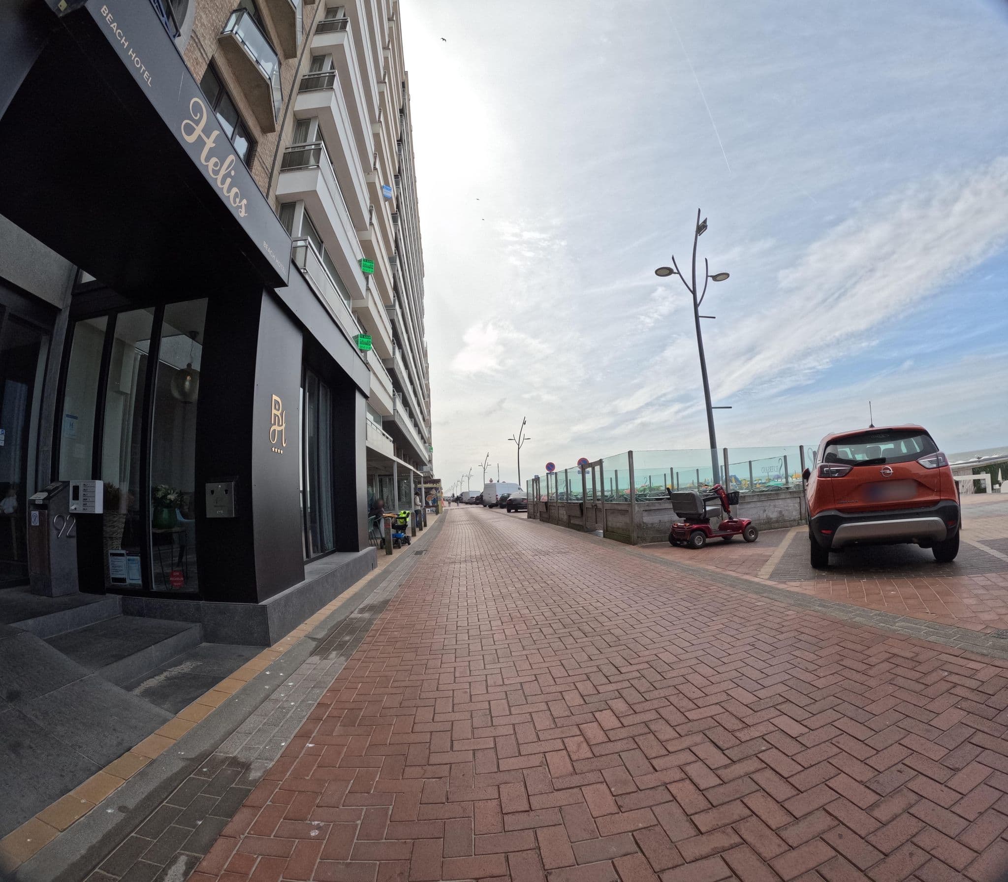 Street view near Beach Hotel Helios by CW Hotel Collection, Blankenberge — © filipc (CC BY-SA · Mapillary)