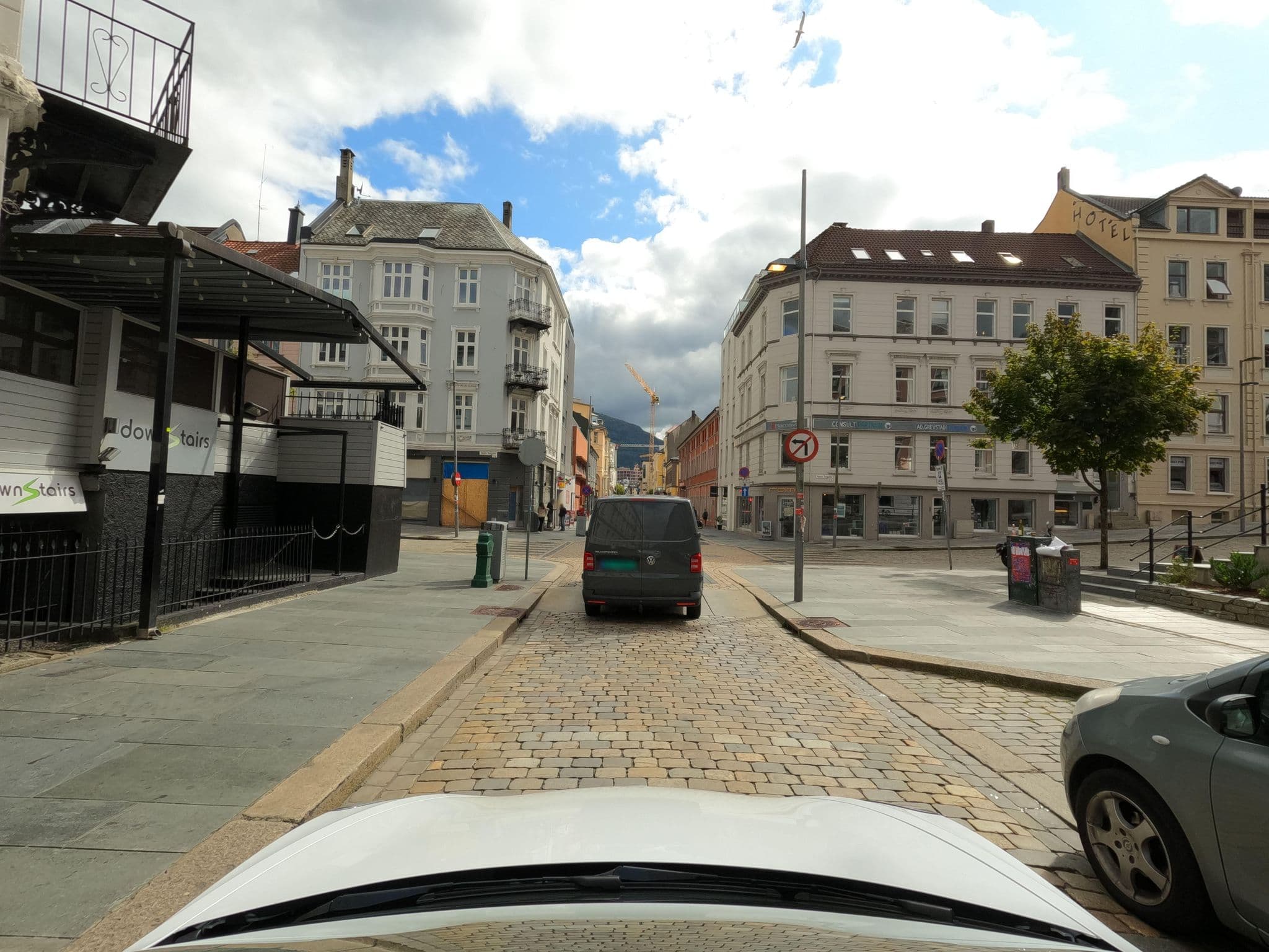 Street view near Ambassadeur Hotel, Bergen — © catoandersen (CC BY-SA · Mapillary)
