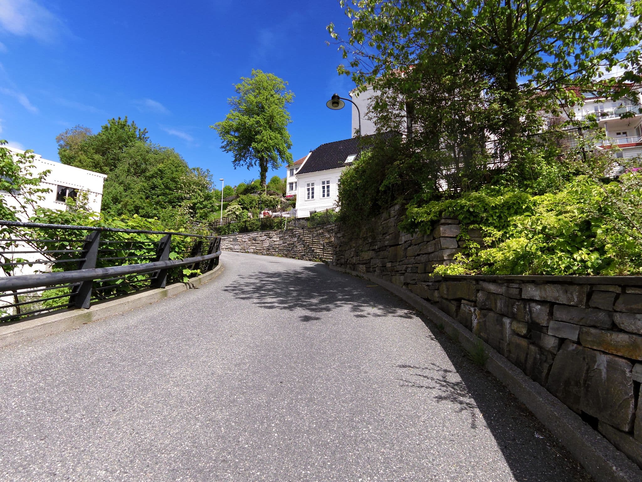 Street view near Annehelenes B&B, Bergen — © suschtenname (CC BY-SA · Mapillary)