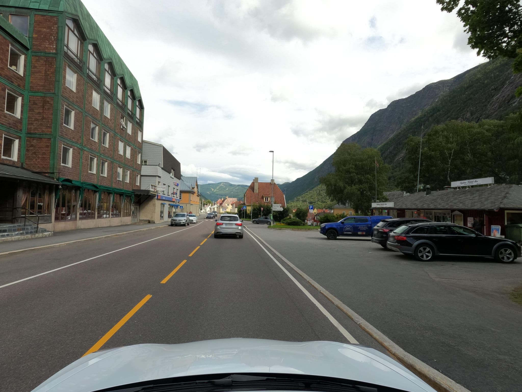 Street view near Rjukan Hotell, Rjukan — © catoandersen (CC BY-SA · Mapillary)