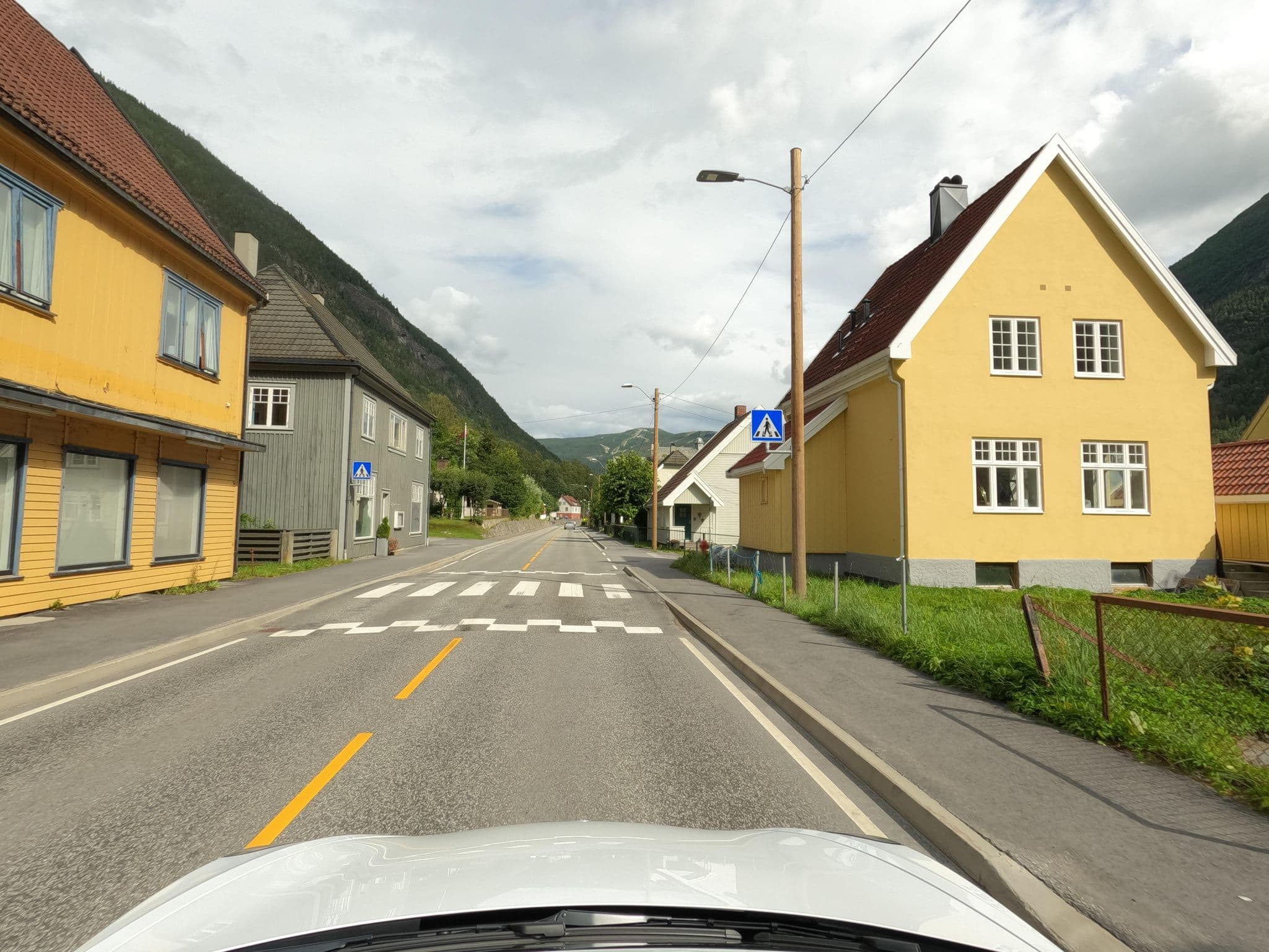 Street view near Sentlart hus i Rjukan, Rjukan — © catoandersen (CC BY-SA · Mapillary)