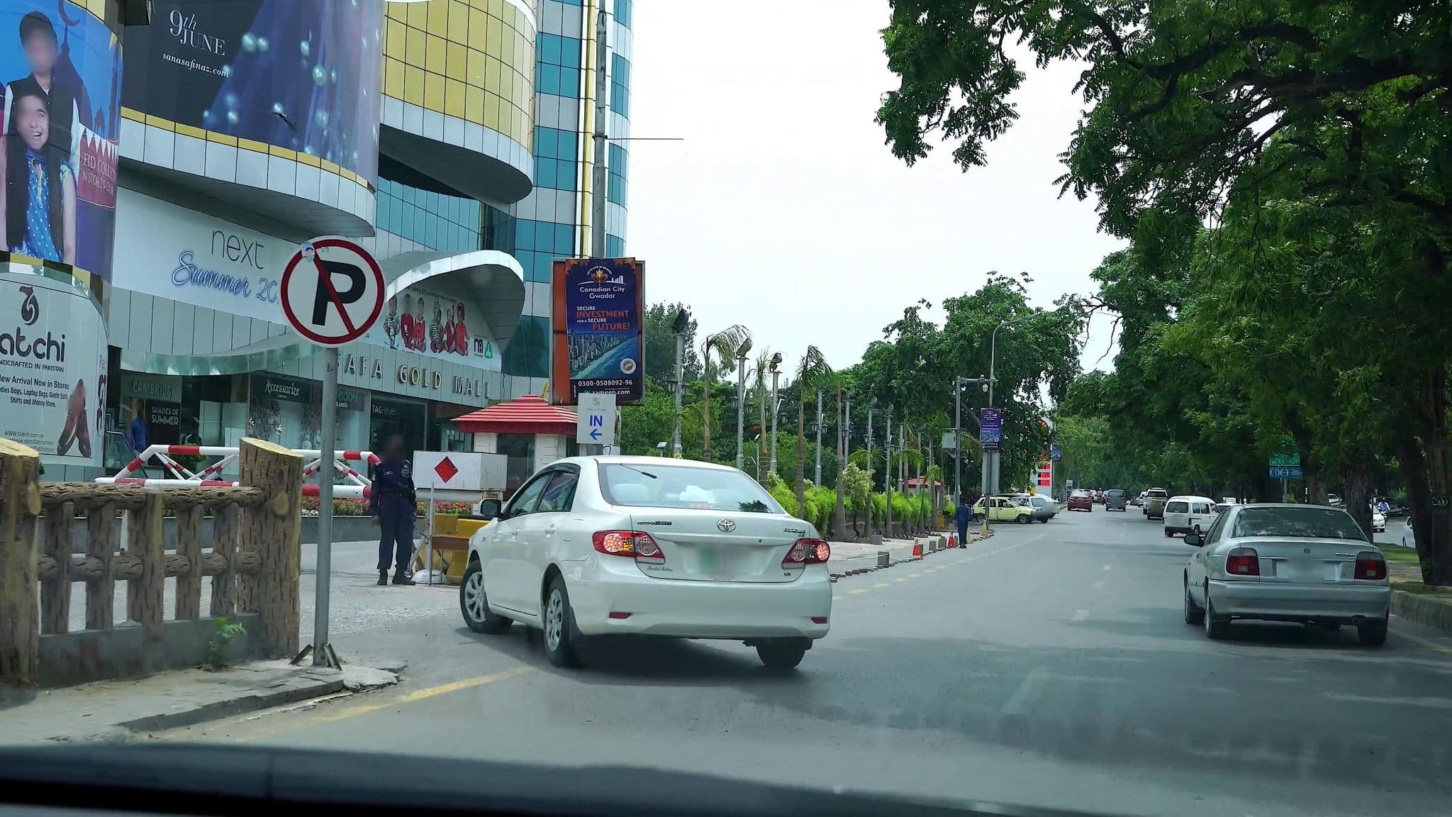 Street view near Islamabad Guest House, Islamabad — © cut (CC BY-SA · Mapillary)