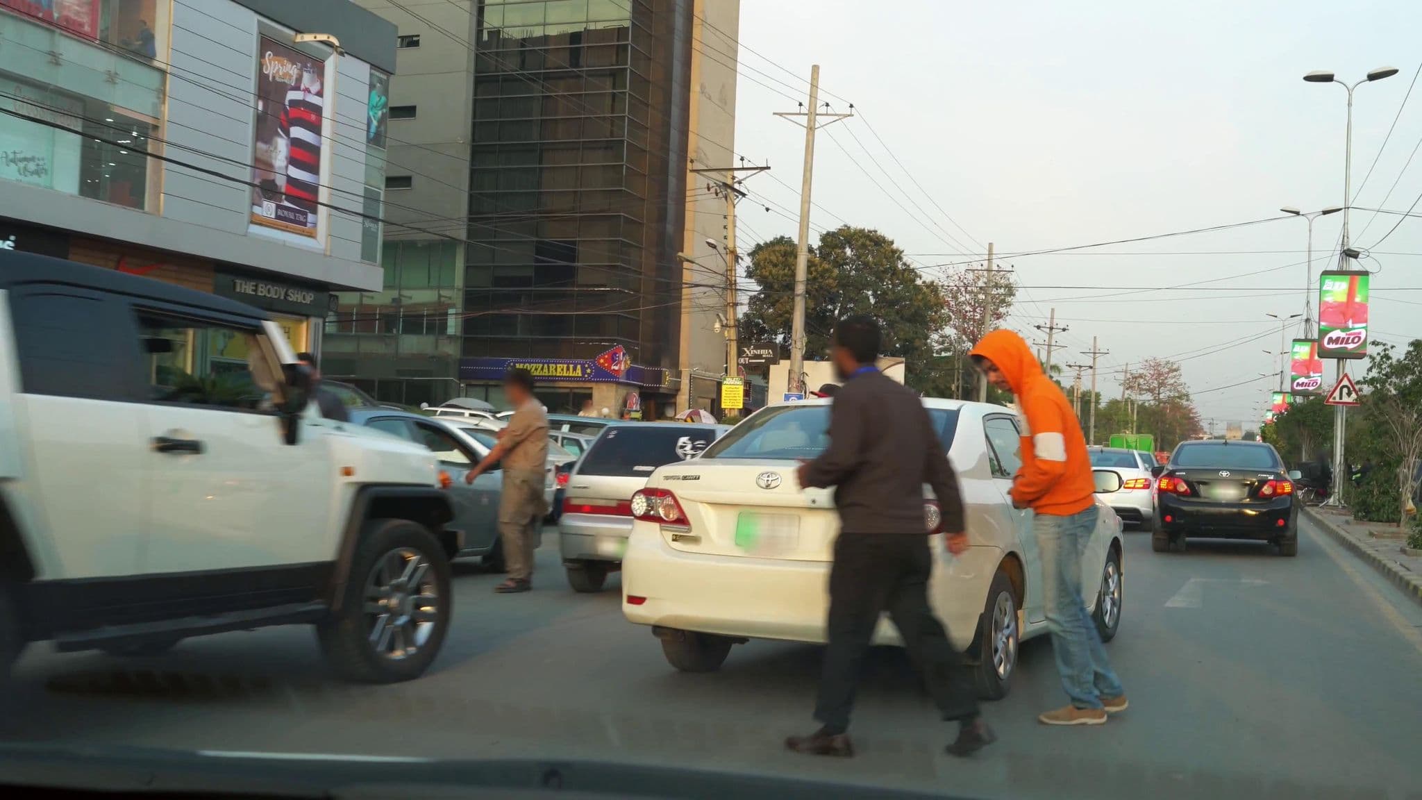Street view near Hotel One Gulberg, Lahore, Model Town — © cut (CC BY-SA · Mapillary)