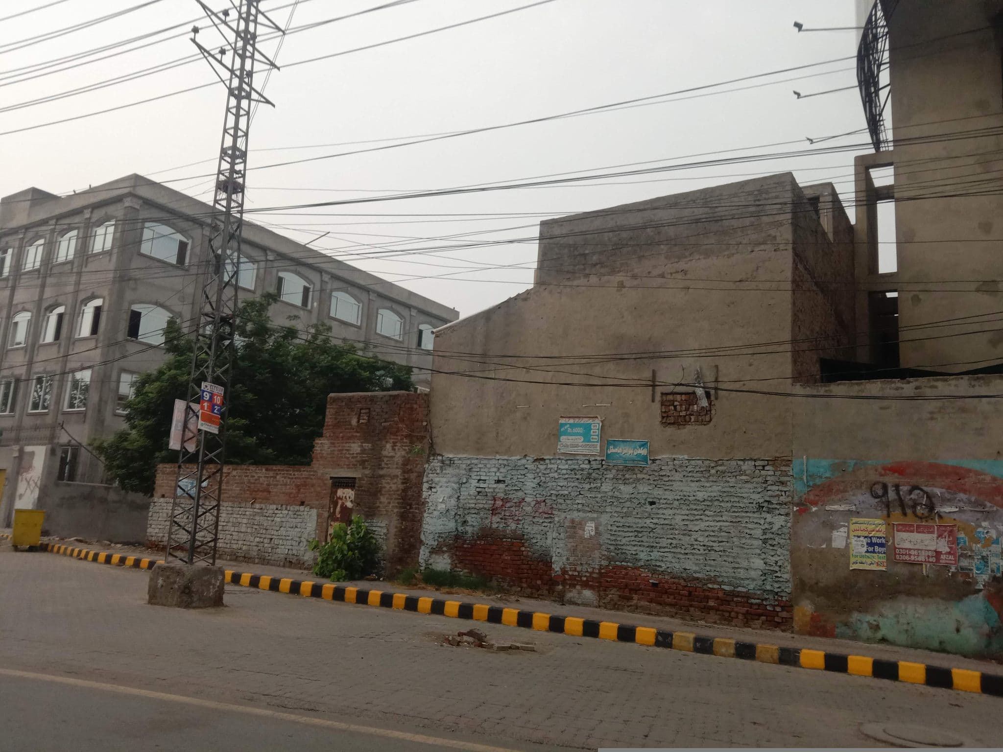 Street view near Dove inn hotel, Model Town — © Faisal123 (CC BY-SA · Mapillary)