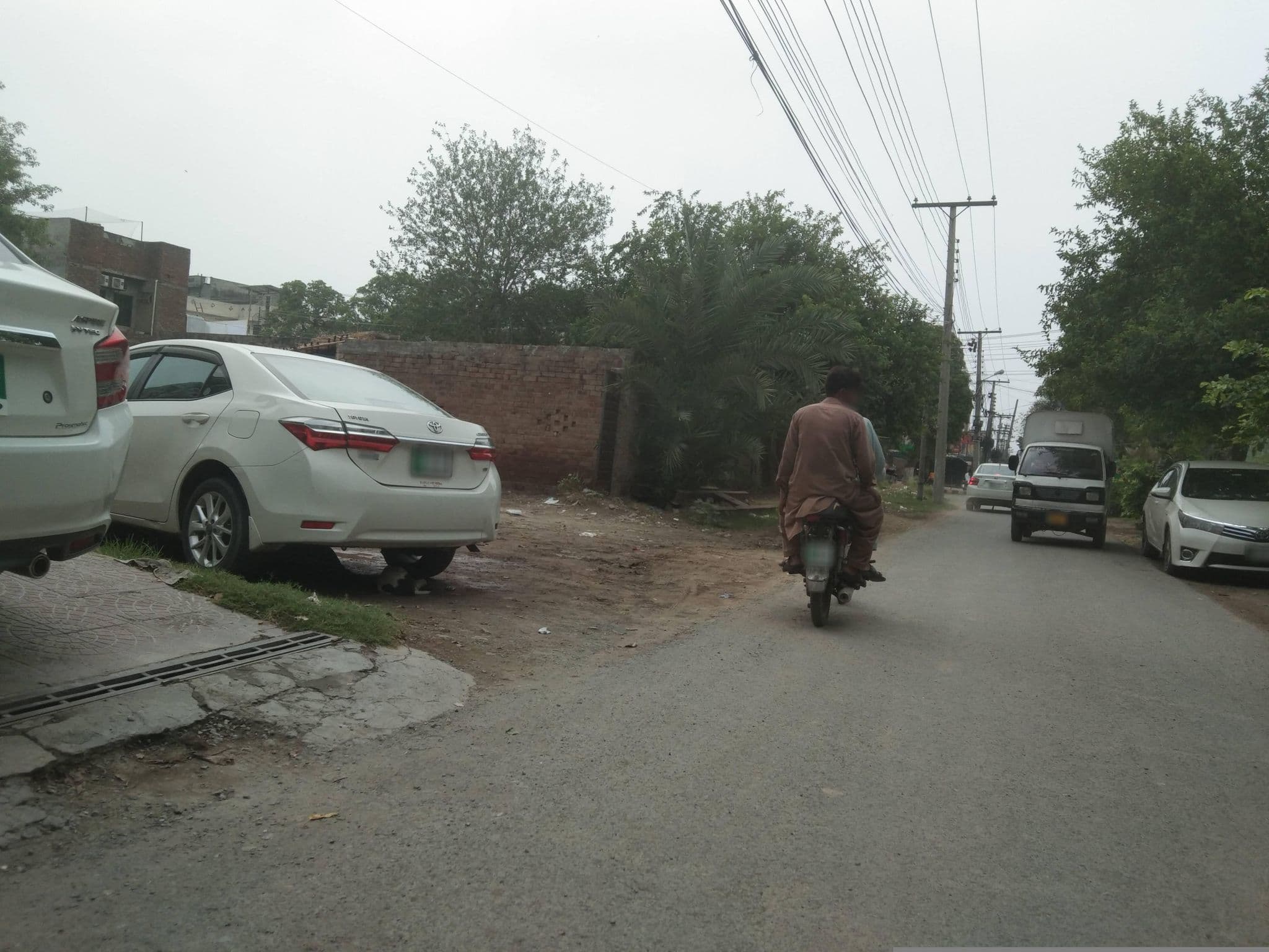 Street view near Le Schanze Hotel, Model Town — © alihamza (CC BY-SA · Mapillary)