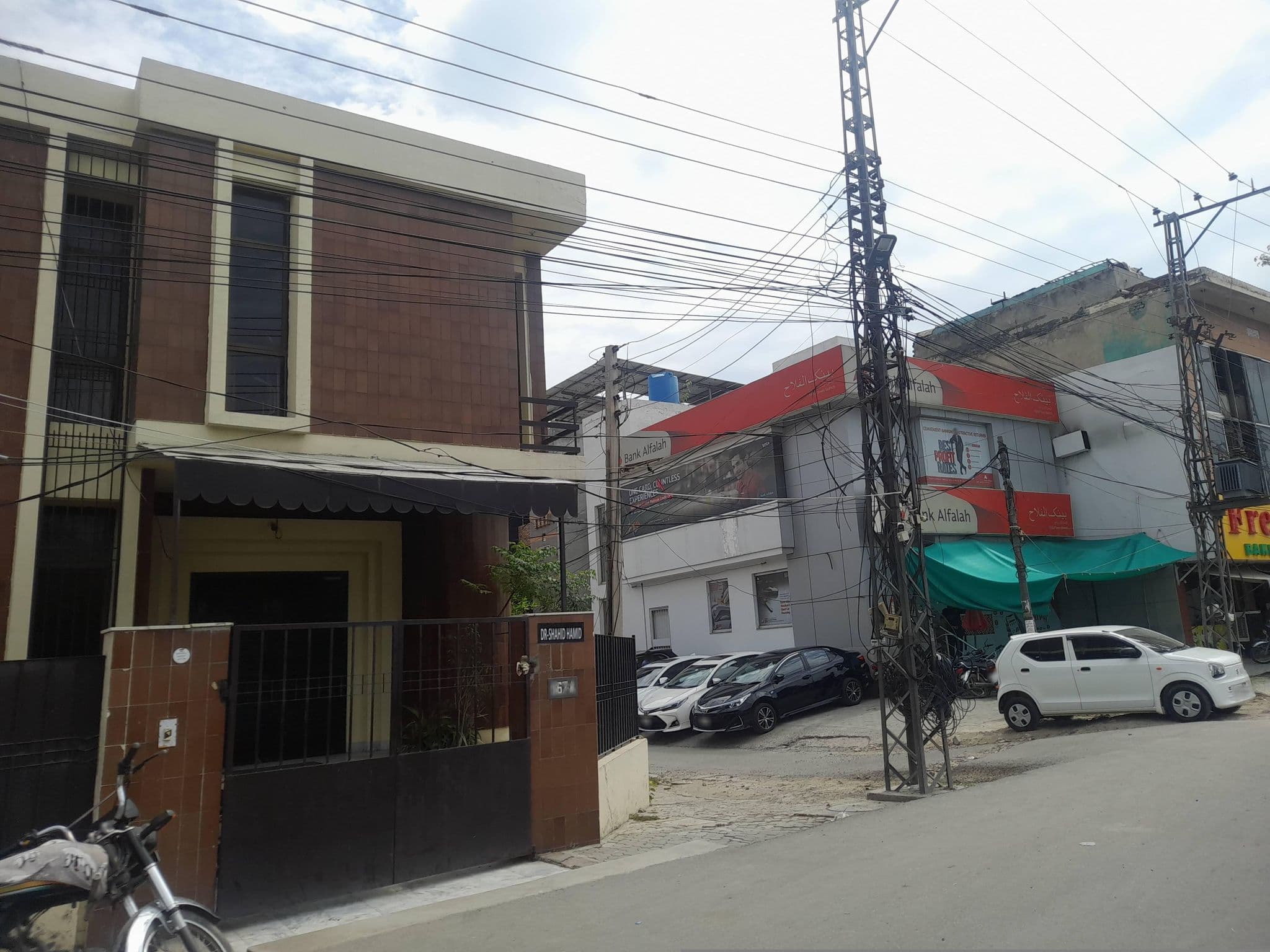 Street view near Pakeeza Hotel, Model Town — © Zain_Ali (CC BY-SA · Mapillary)