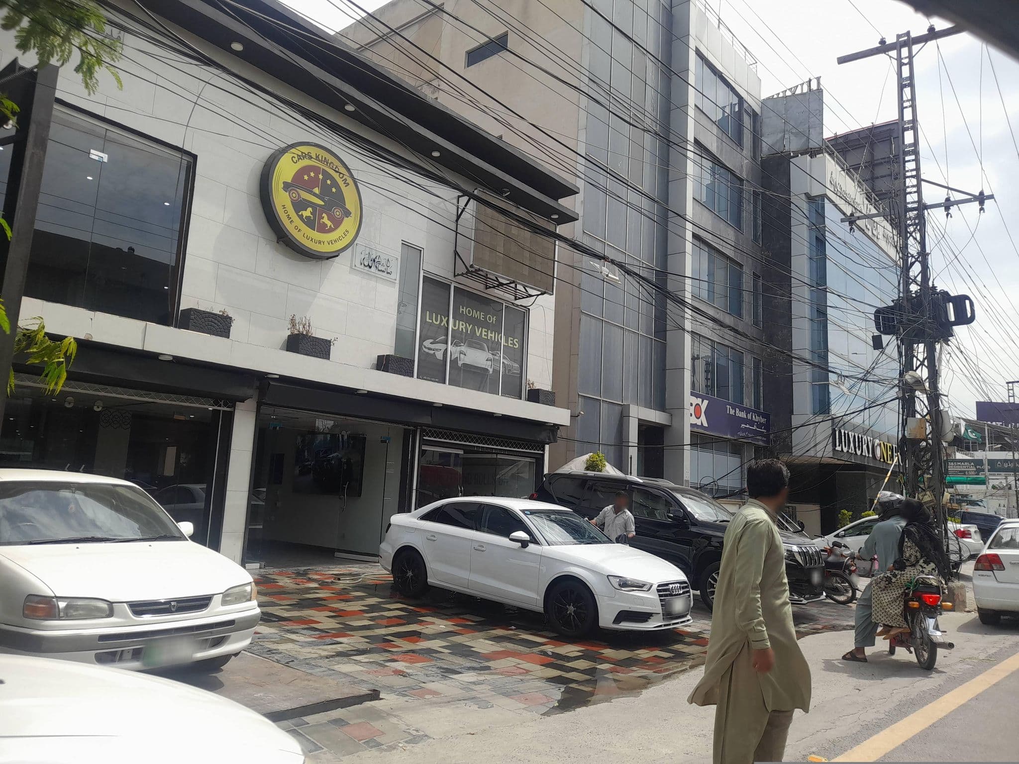 Street view near Hotel Prime Rose, Model Town — © Zain_Ali (CC BY-SA · Mapillary)