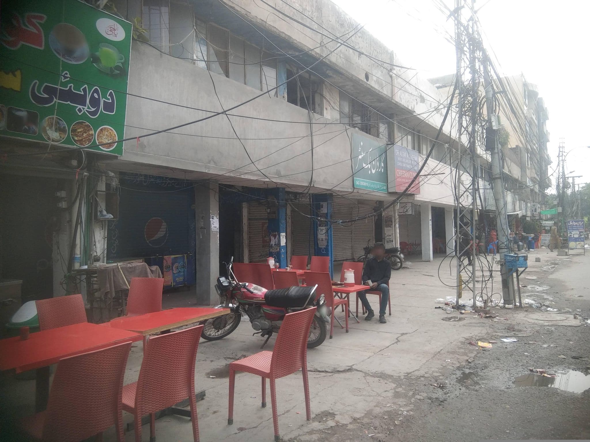 Street view near Hotel Inn Barket Market, Model Town — © MShahid345 (CC BY-SA · Mapillary)