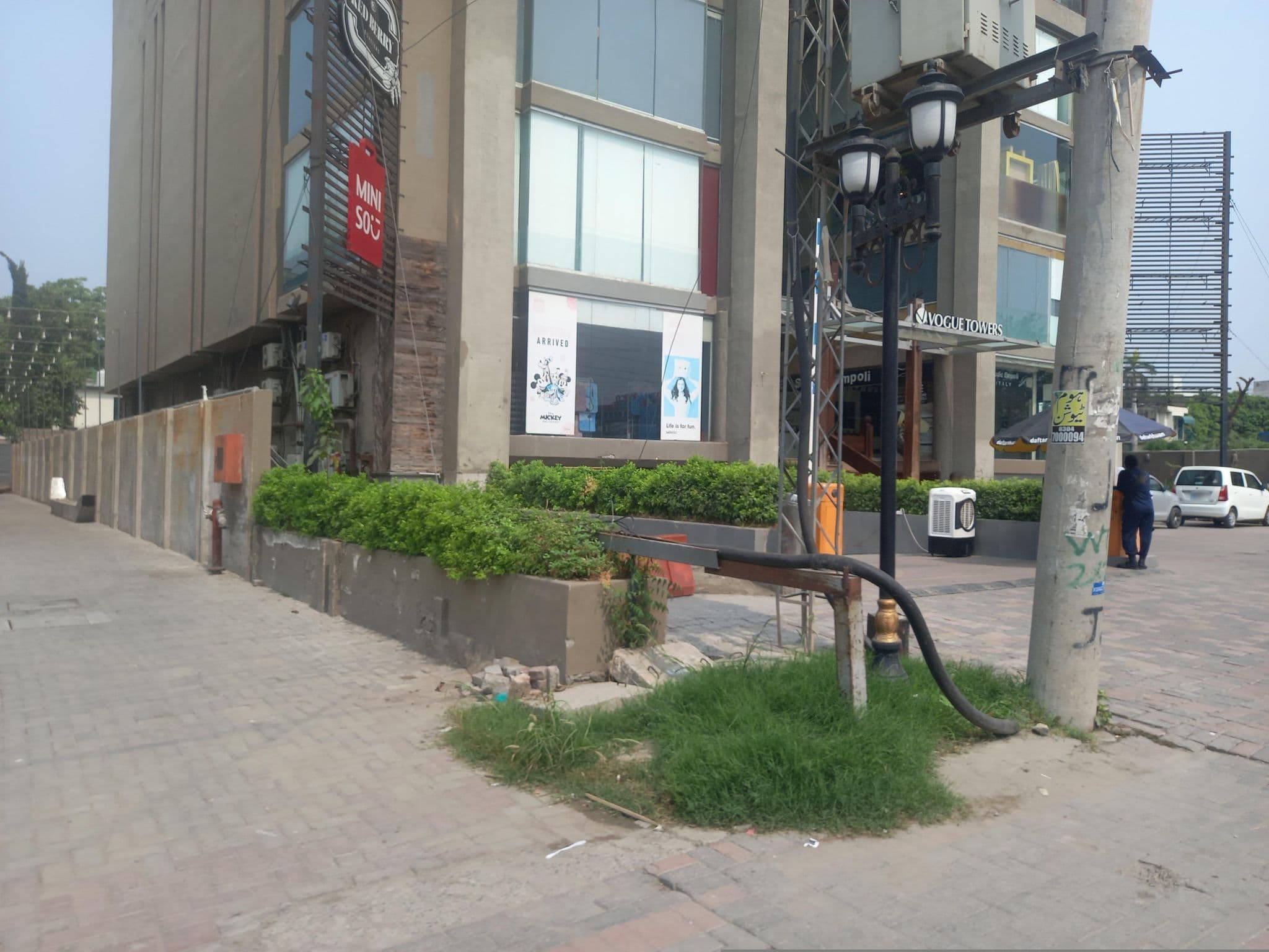 Street view near Double Land Hotel, Model Town — © hamzajutt (CC BY-SA · Mapillary)