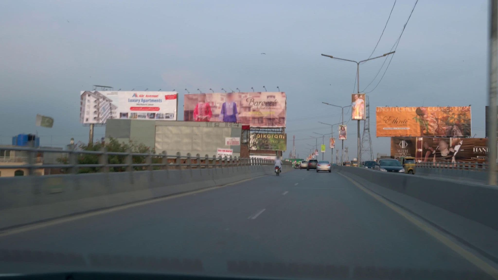 Street view near Royal Gulberg Hotel, Model Town — © cut (CC BY-SA · Mapillary)