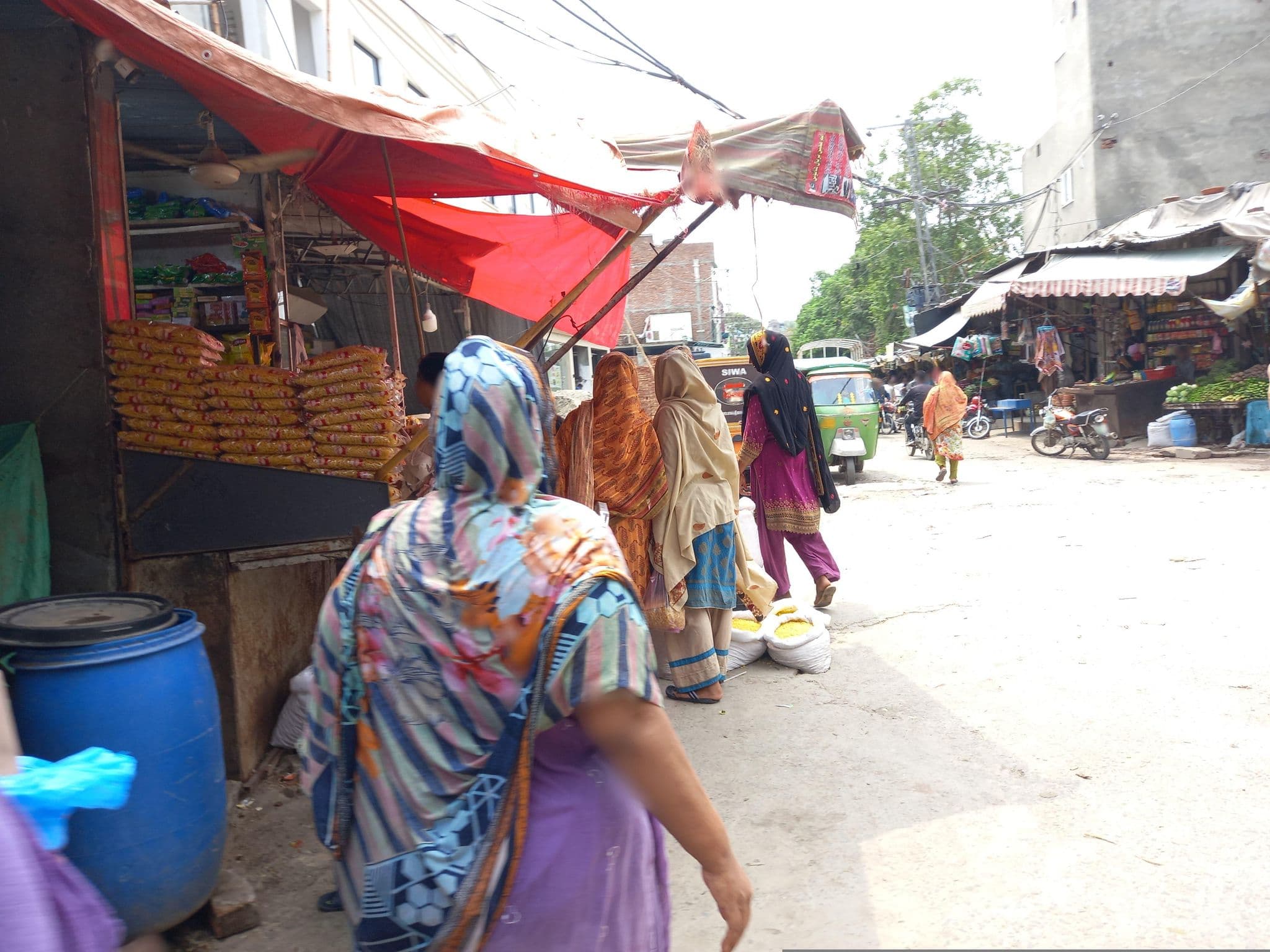 Street view near Regency Suites Hotel, Model Town — © hamzajutt (CC BY-SA · Mapillary)