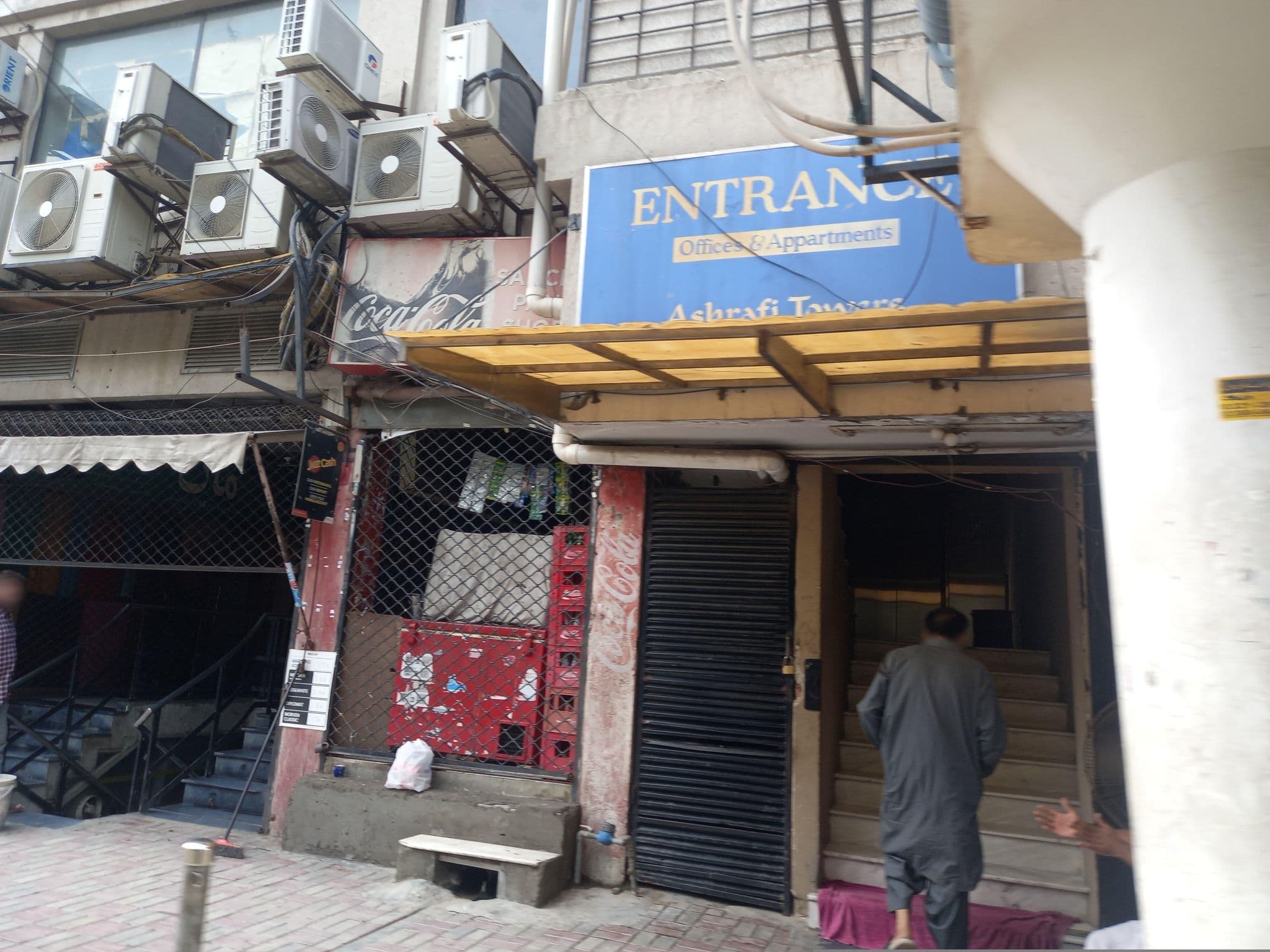 Street view near Hotel Green View Liberty, Model Town — © hamzajutt (CC BY-SA · Mapillary)