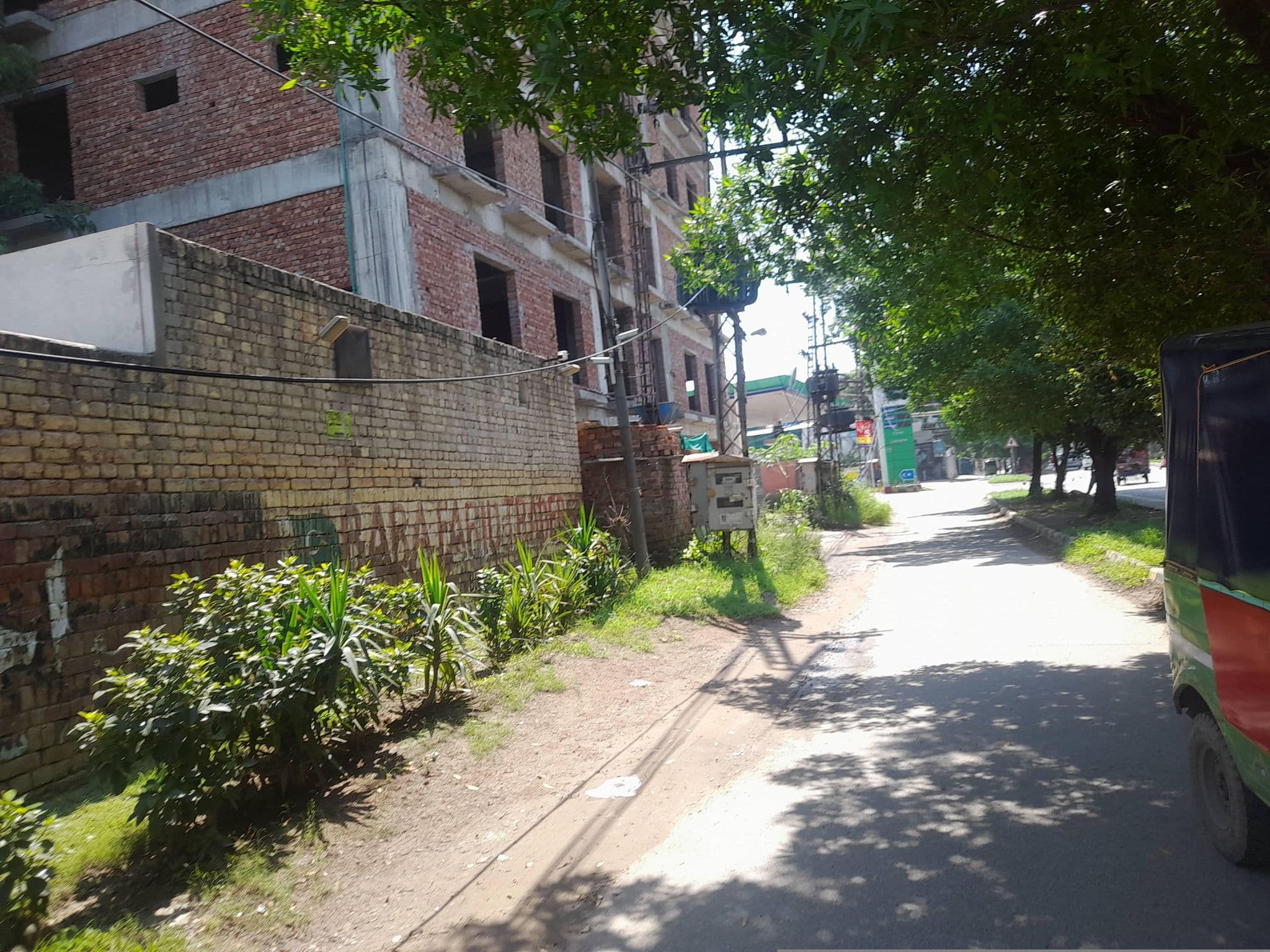 Street view near Lotus 1 Hotel, Model Town — © Zain_Ali (CC BY-SA · Mapillary)