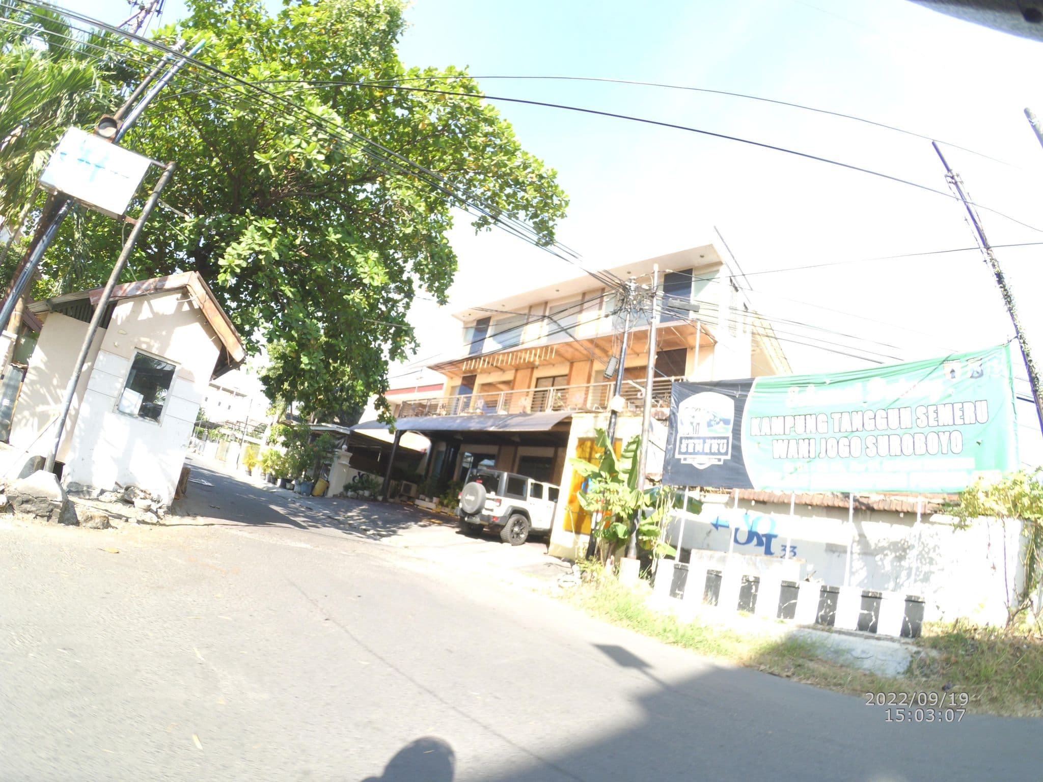 Street view near Hotel Graha DPT 33, Surabaya — © maphunter_id (CC BY-SA · Mapillary)