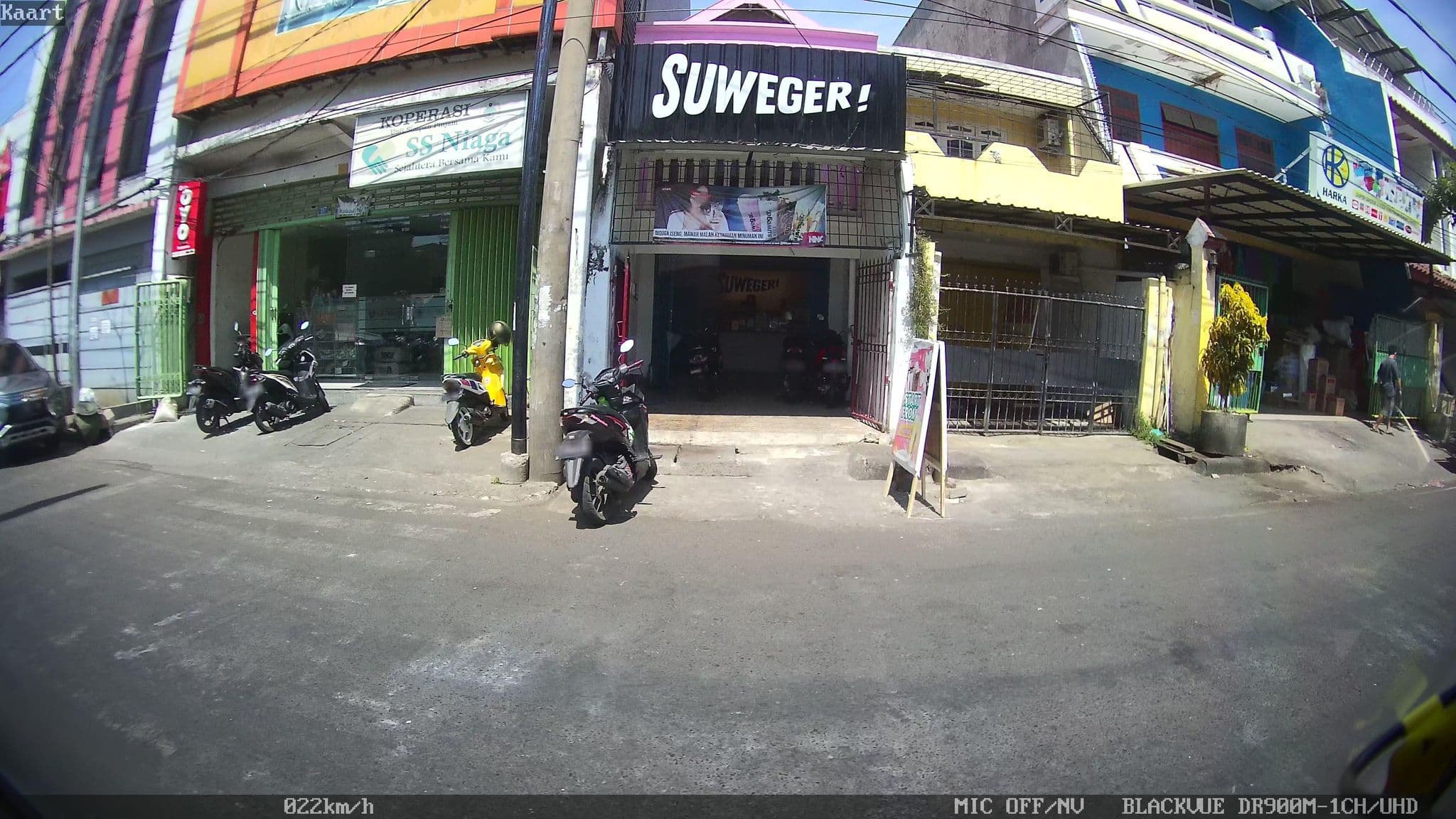 Street view near RedDoorz near BG Junction Surabaya, Surabaya — © kaart_2 (CC BY-SA · Mapillary)