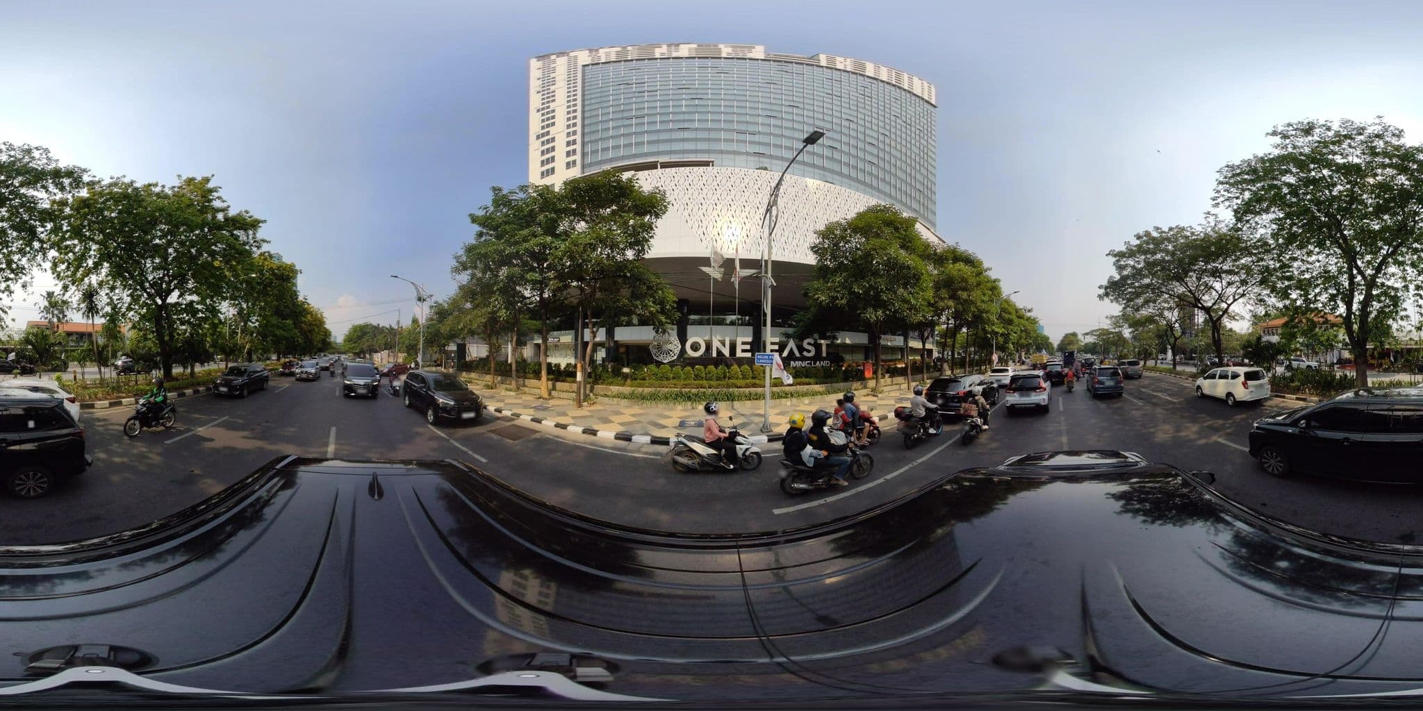 Street view near One East Penthouse & Residences, Surabaya — © danbjoseph (CC BY-SA · Mapillary)