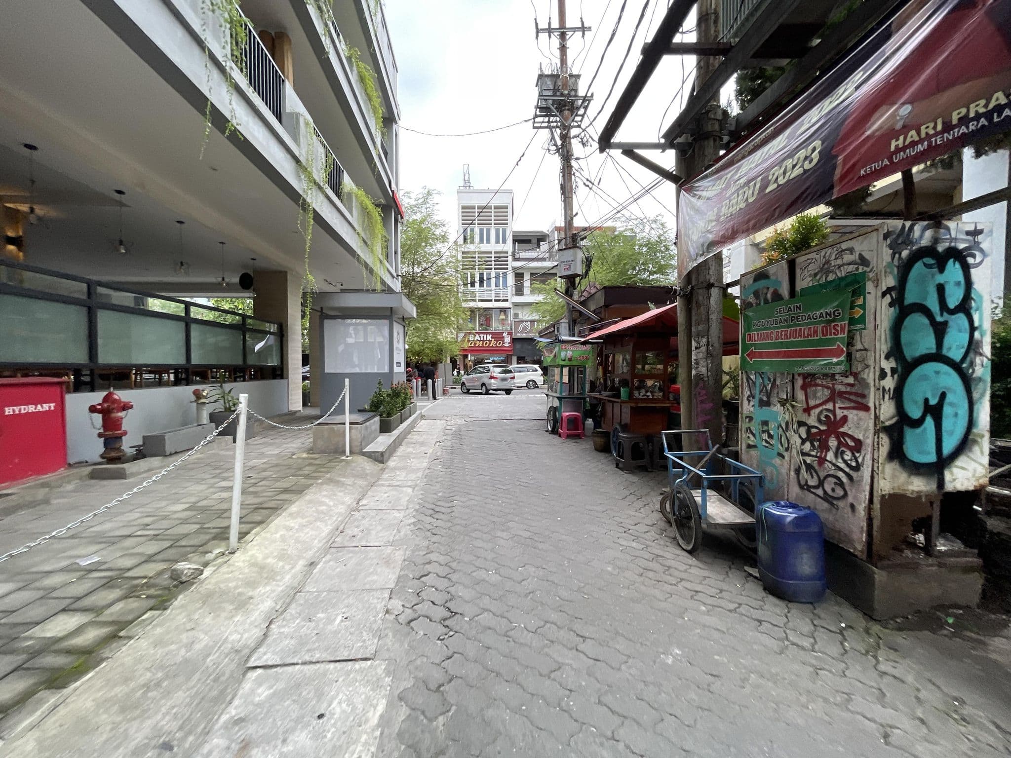 Street view near Aveta Hotel Malioboro, Yogyakarta — © filipb (CC BY-SA · Mapillary)