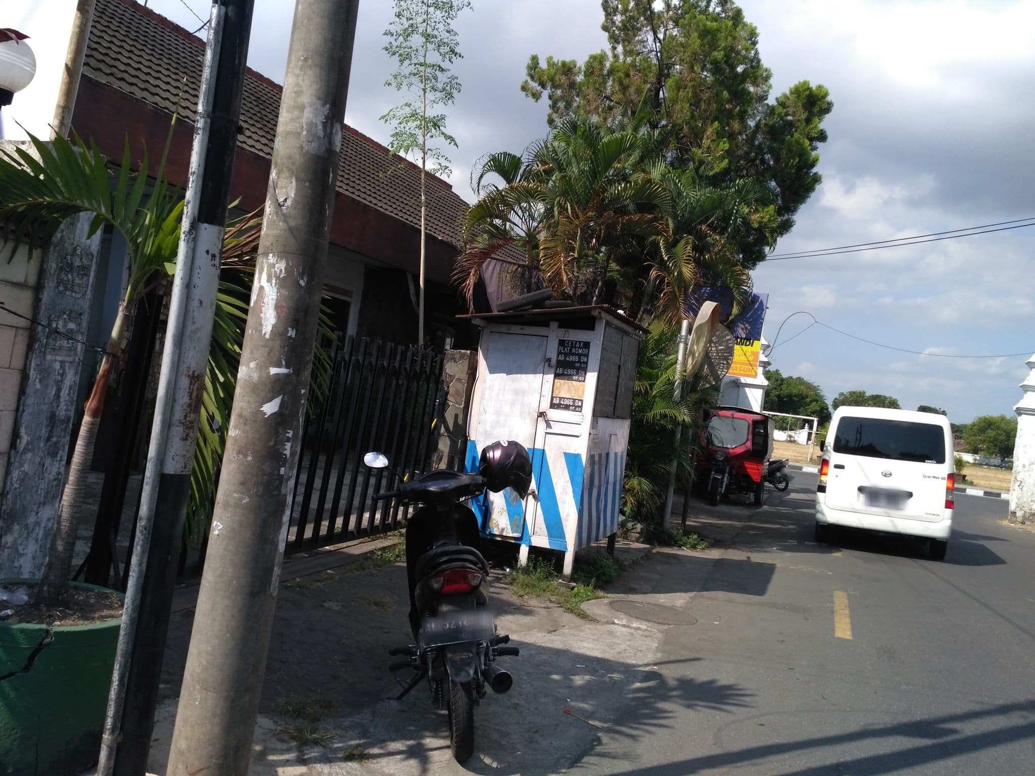 Street view near Rumah Roso Homestay, Yogyakarta — © dina_permata (CC BY-SA · Mapillary)