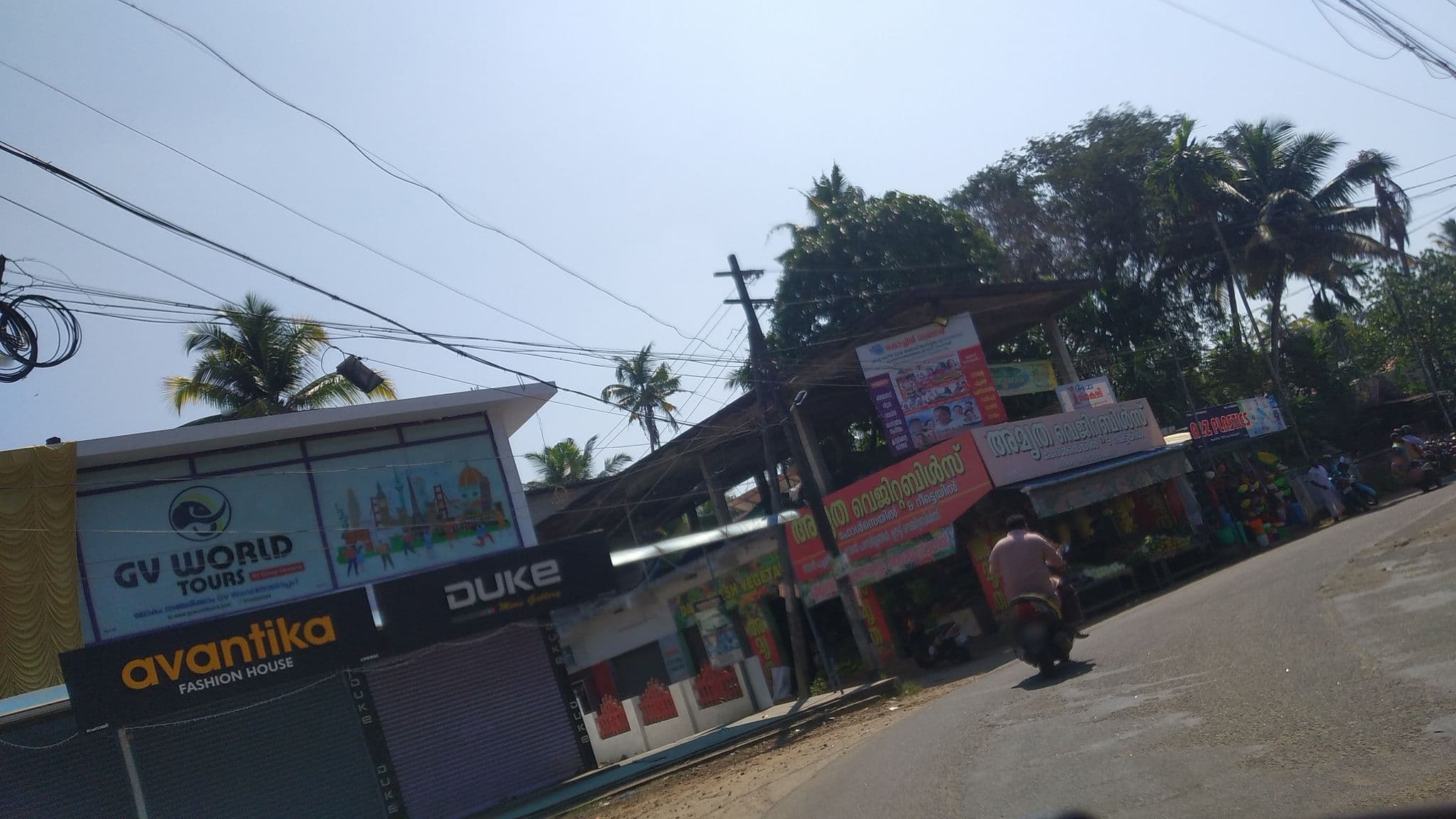 Street view near The Little Acres Cherai, Vadakakarai — © jothishbabu (CC BY-SA · Mapillary)