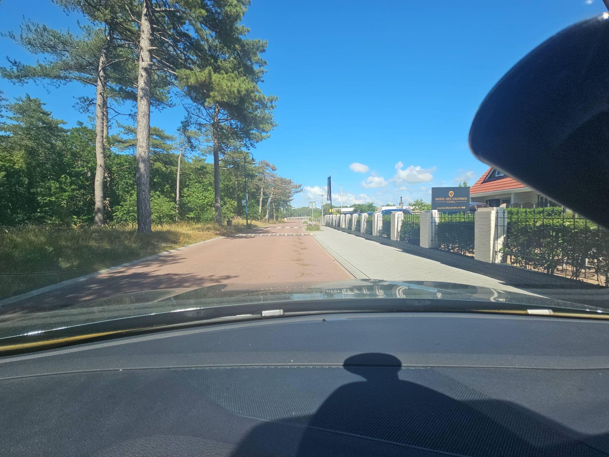Street view near Hotel Het Uilenbos, De Koog — © toho (CC BY-SA · Mapillary)