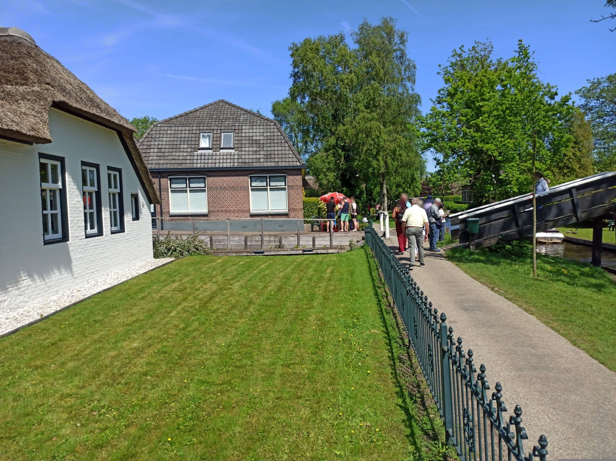 Street view near The Black Sheep Hostel, Giethoorn — © edi1975 (CC BY-SA · Mapillary)