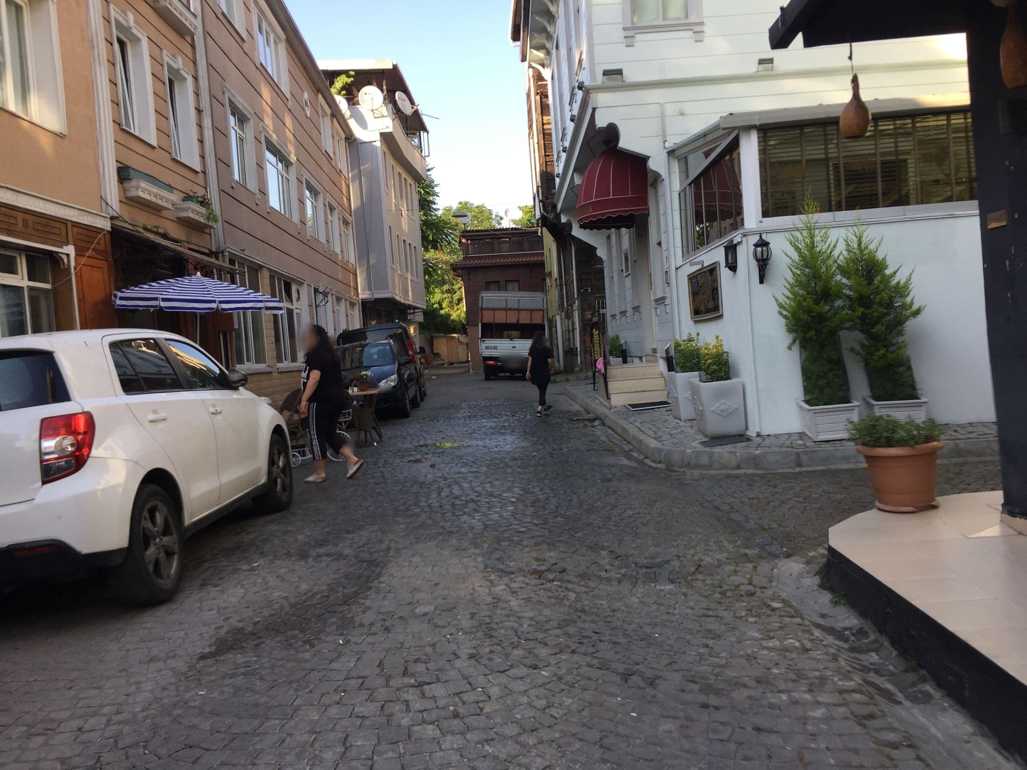 Street view near SULTAN TUGHRA HOTEL, Sultanahmet — © sessiznotalar (CC BY-SA · Mapillary)