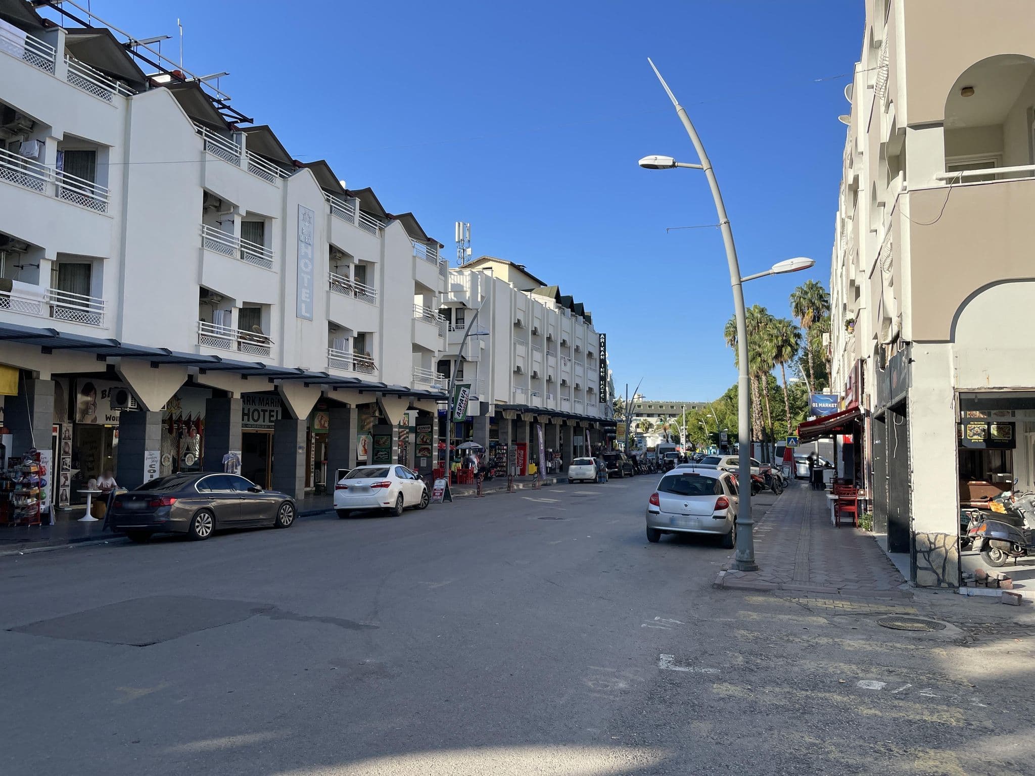 Street view near Park Marina Hotel, Kemer — © batyrmastyr (CC BY-SA · Mapillary)
