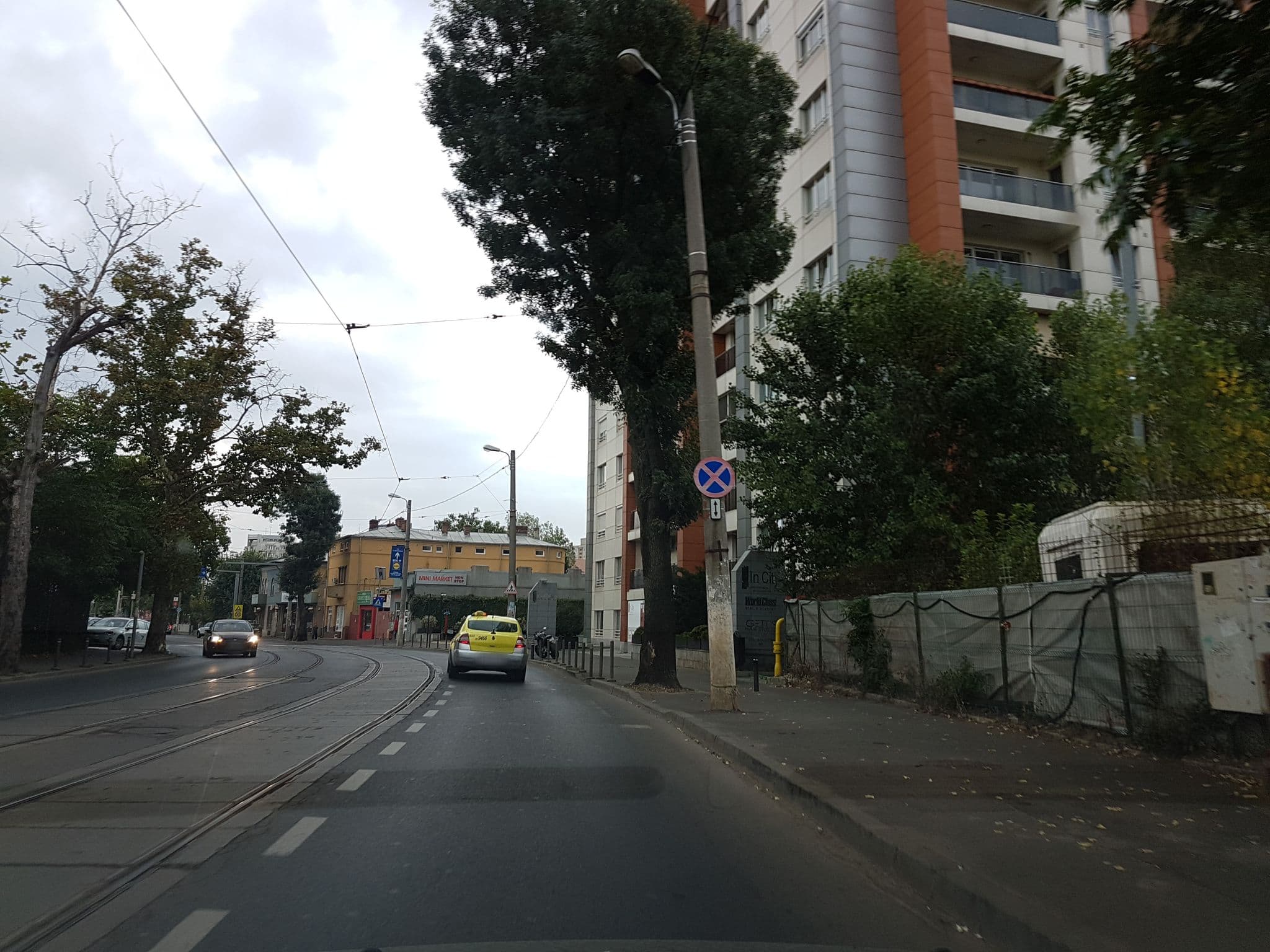 Street view near Luxury apartments Bucharest Mall area, Bucharest — © tavi (CC BY-SA · Mapillary)