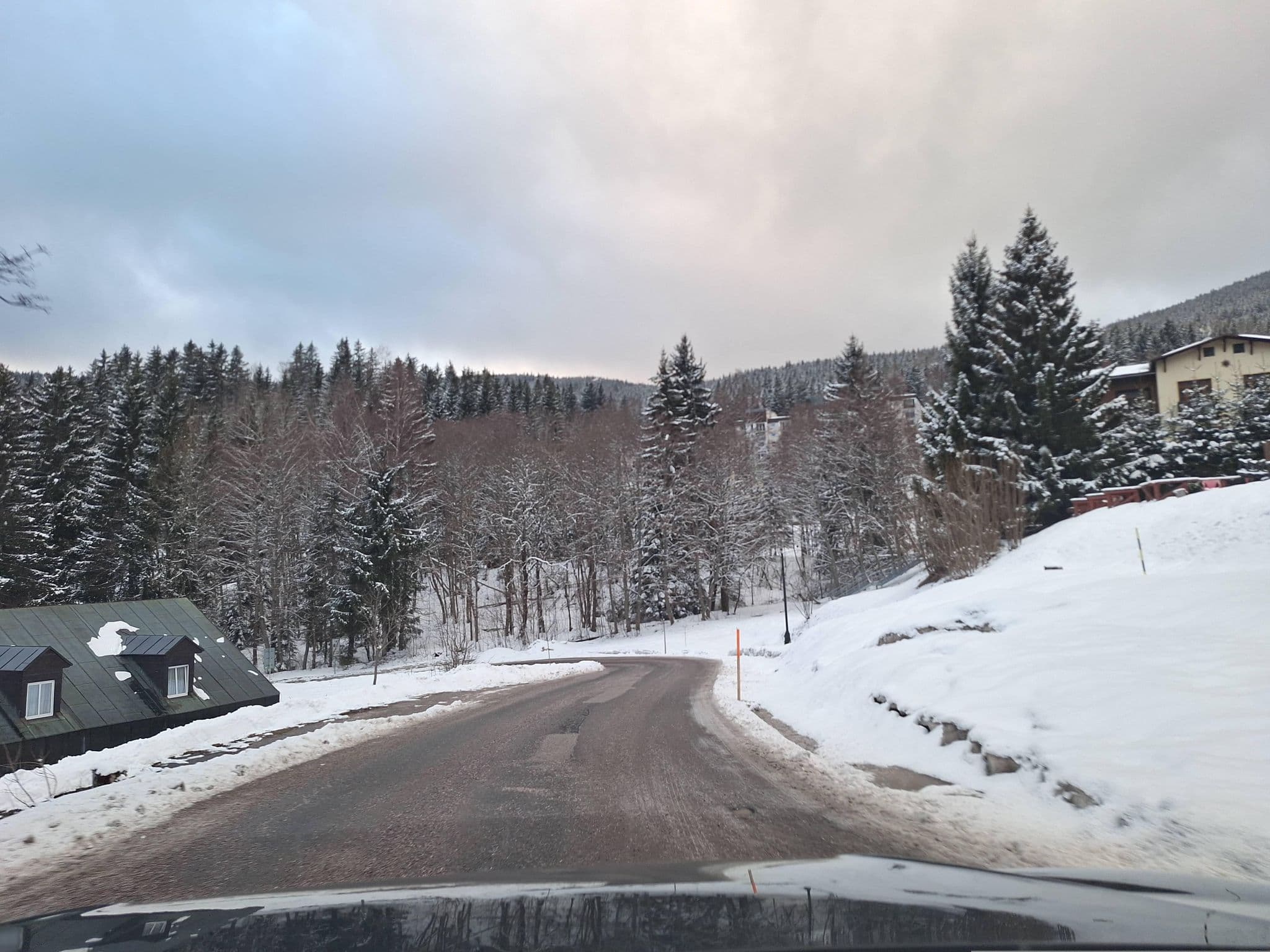 Street view near Hotel Janošík, Špindlerův Mlýn — © gob (CC BY-SA · Mapillary)