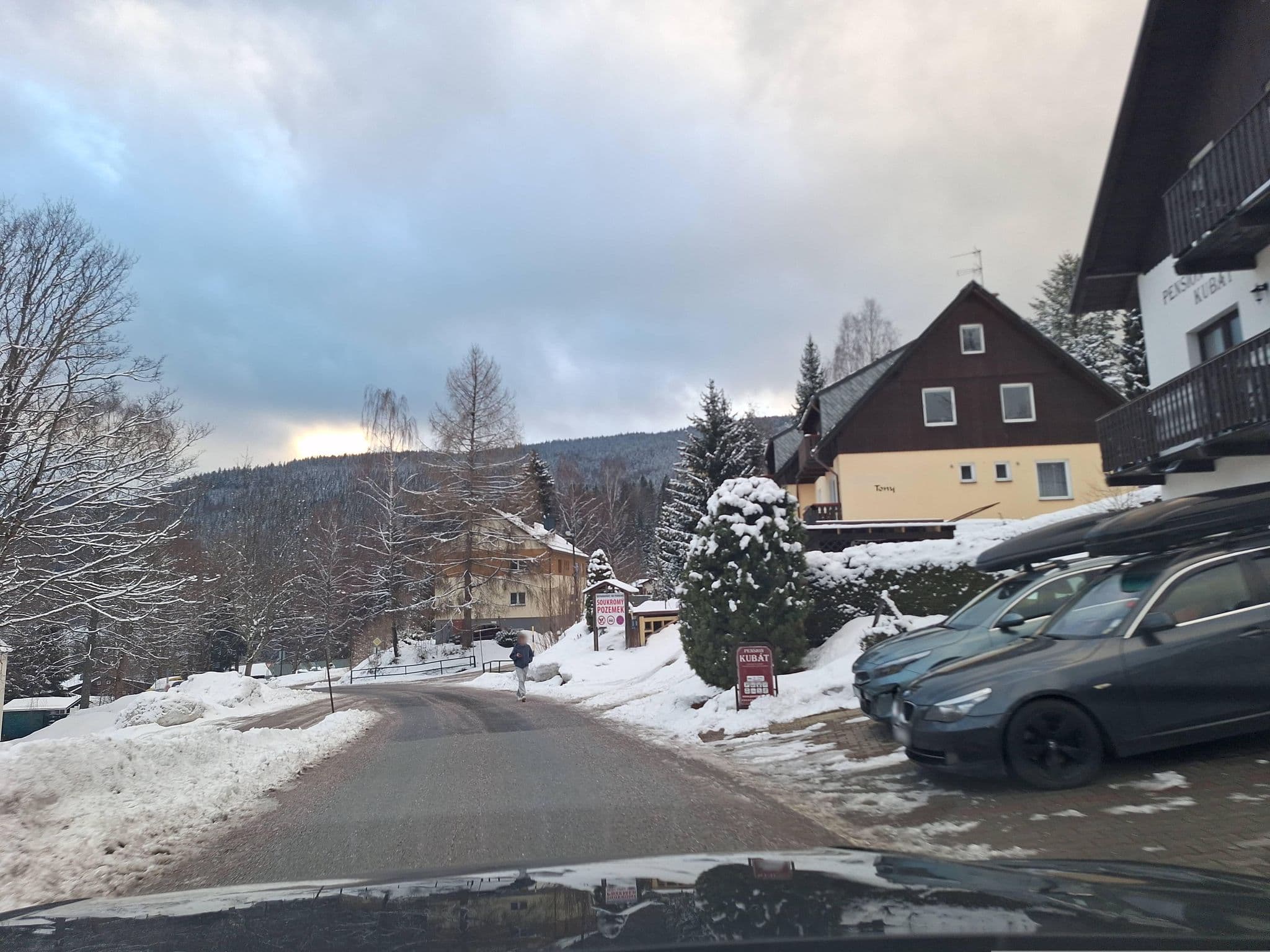 Street view near Pension Kubát Špindlerův Mlýn, Špindlerův Mlýn — © gob (CC BY-SA · Mapillary)