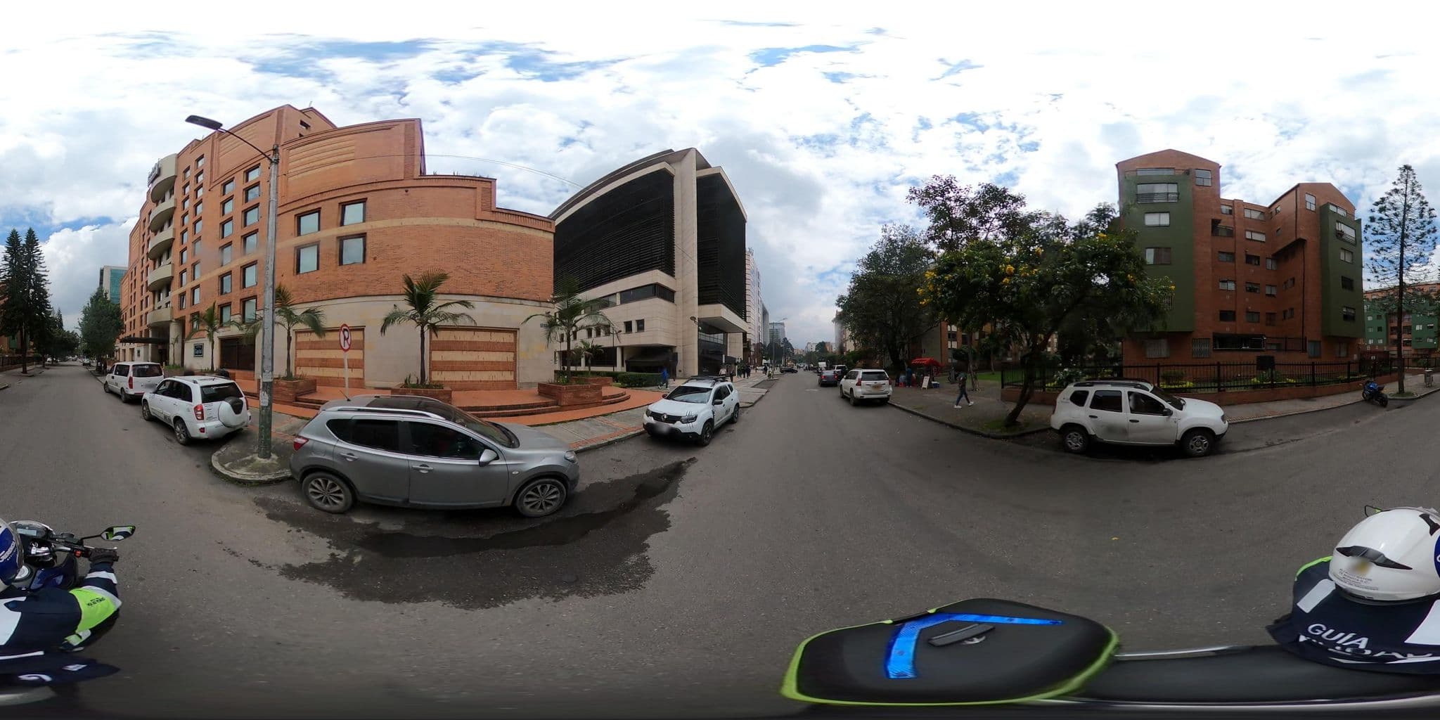 Street view near GHL Hotel Capital, Bogotá — © rbolivar (CC BY-SA · Mapillary)