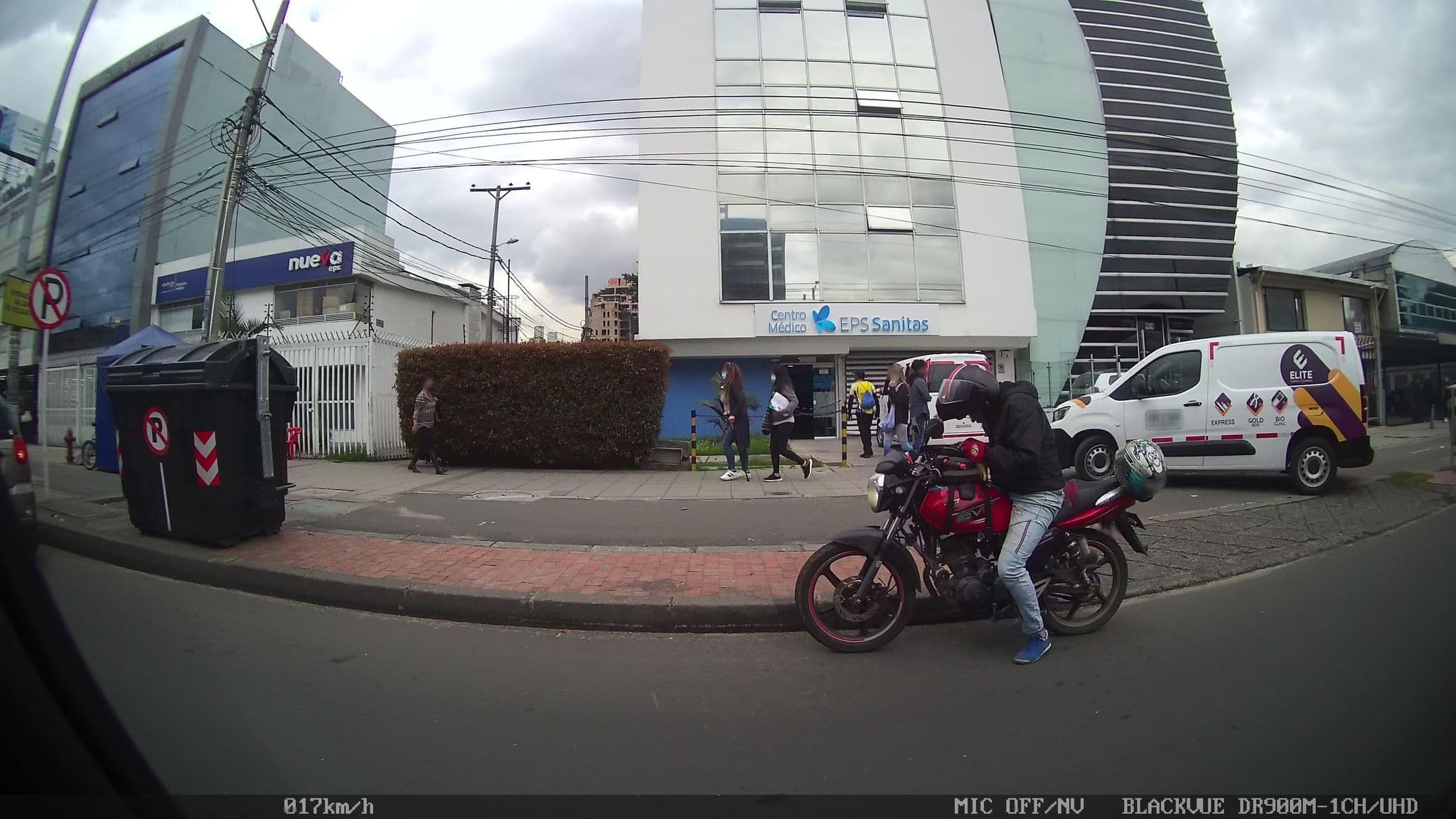 Street view near Hotel calle 100, Barrio San Luis — © kaart_4 (CC BY-SA · Mapillary)