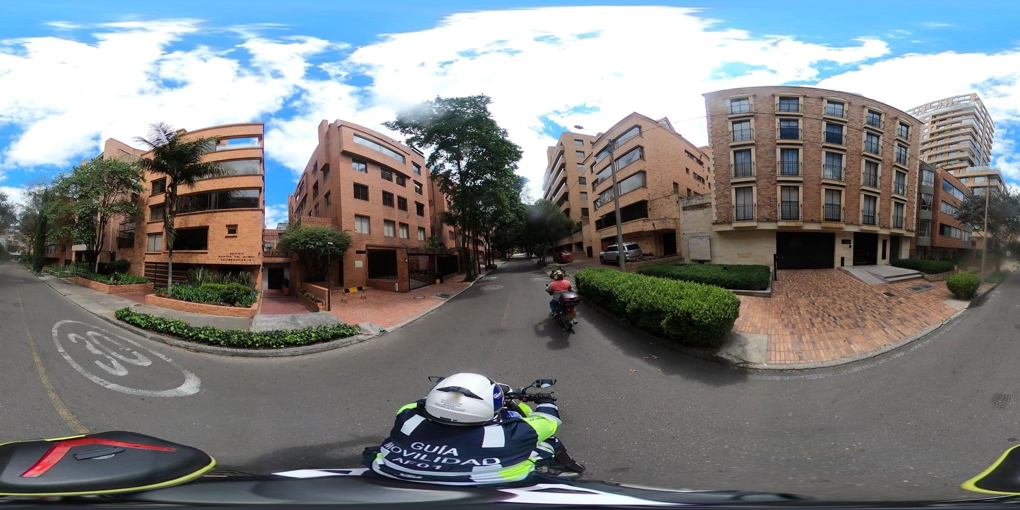 Street view near Central apartamentos Bogotá, Barrio San Luis — © cgalindop (CC BY-SA · Mapillary)