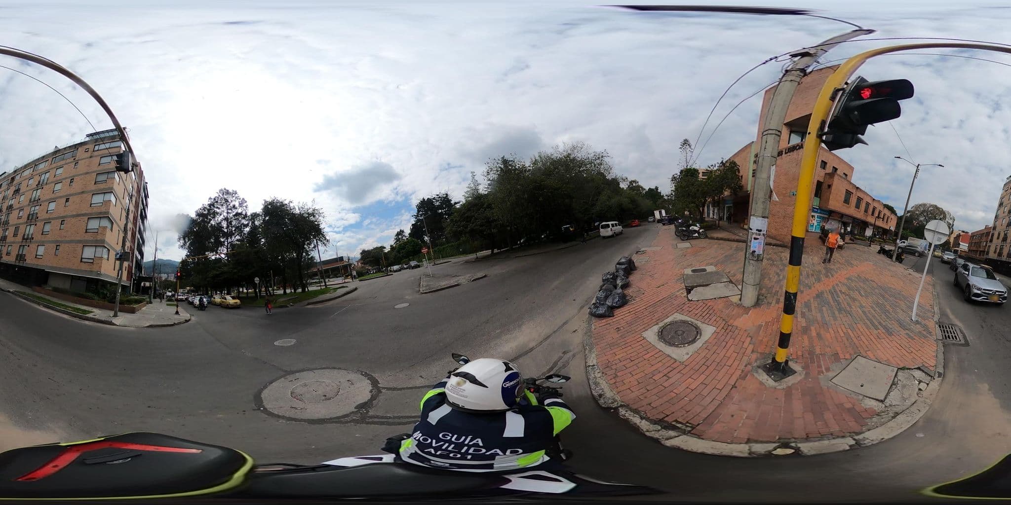 Street view near Hemma ® Bogota Country Luxury Suites Hotel, Barrio San Luis — © krojasSDM (CC BY-SA · Mapillary)