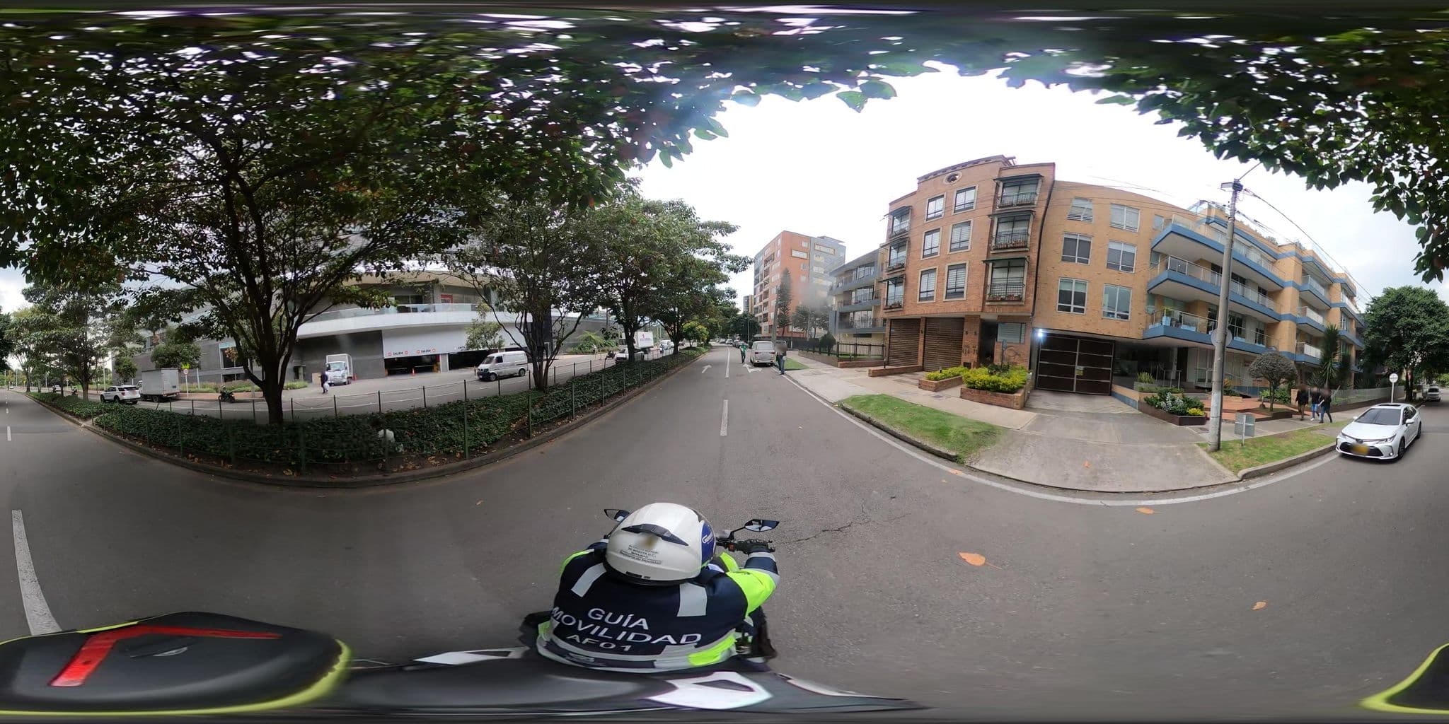 Street view near Apartasuites BellHouse Bogotá, Barrio San Luis — © rbolivar (CC BY-SA · Mapillary)