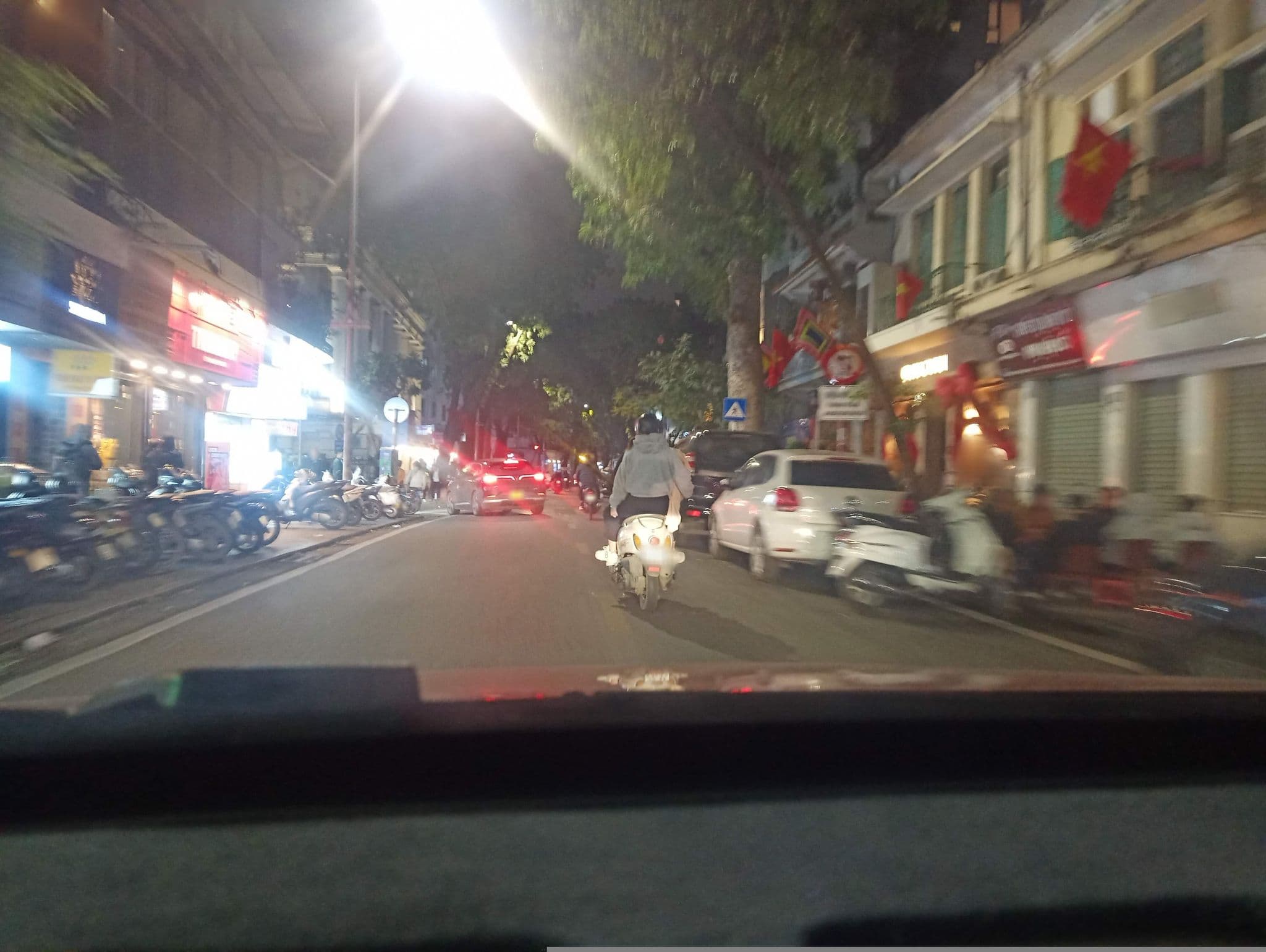 Street view near Hanoi Pearl Hotel, Hoàn Kiếm — © hn_front_1 (CC BY-SA · Mapillary)