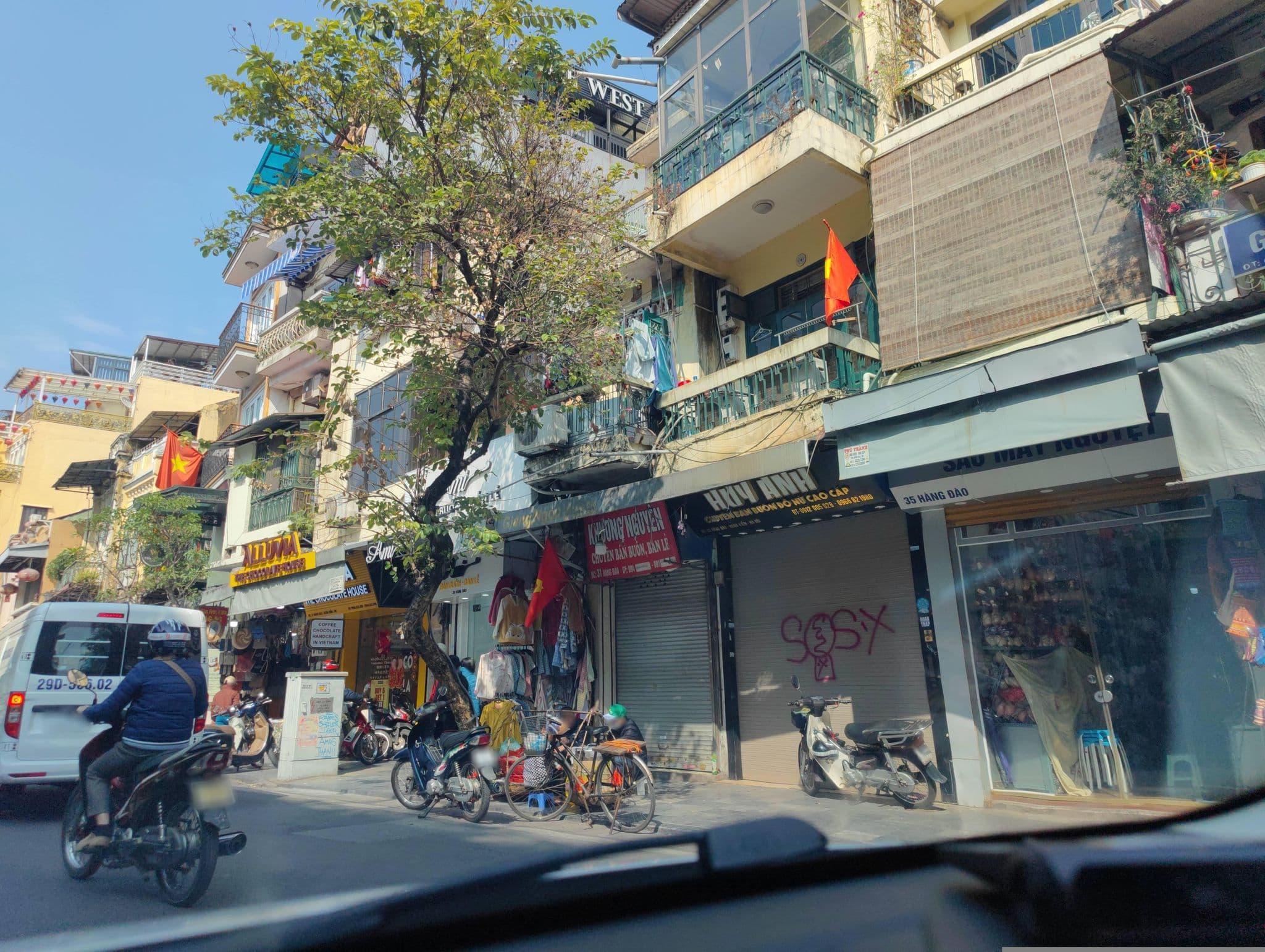 Street view near The west hotel & spa, Hoàn Kiếm — © hn_right_1 (CC BY-SA · Mapillary)