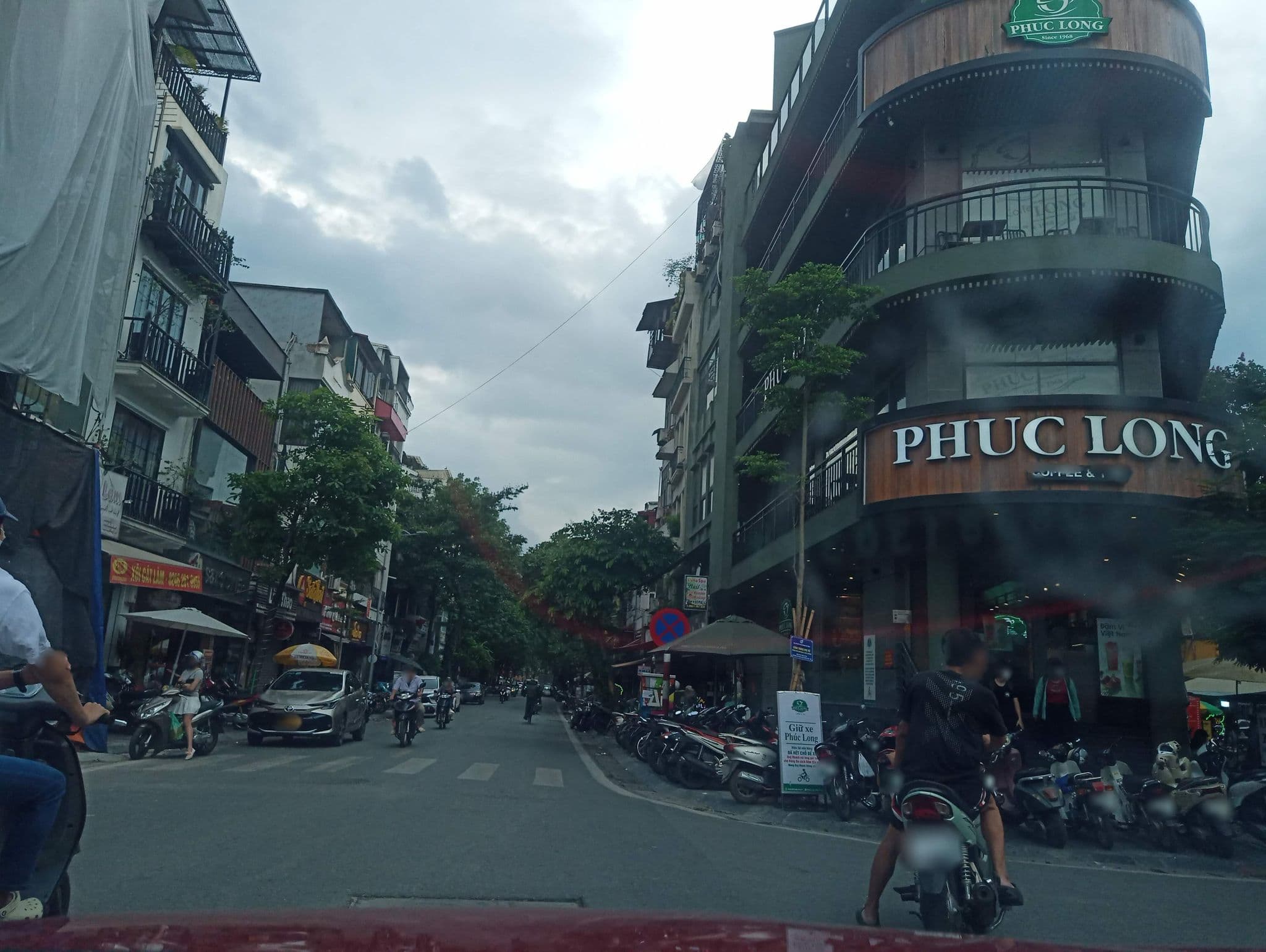 Street view near Hanoi Lion Boutique Hotel, Hoàn Kiếm — © hn_front_1 (CC BY-SA · Mapillary)
