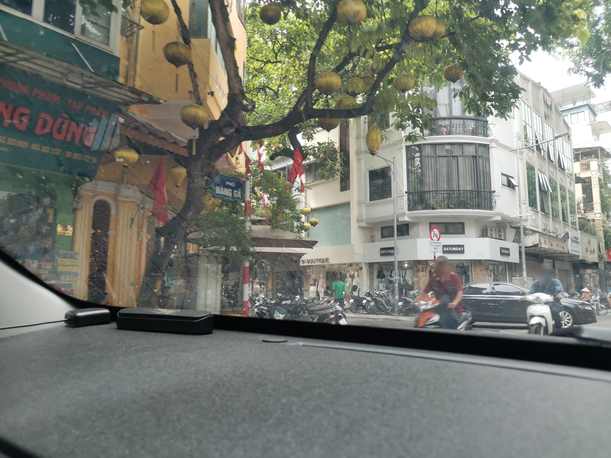 Street view near Hanoi Omina hotel and travel, Hoàn Kiếm — © hn_left_2 (CC BY-SA · Mapillary)