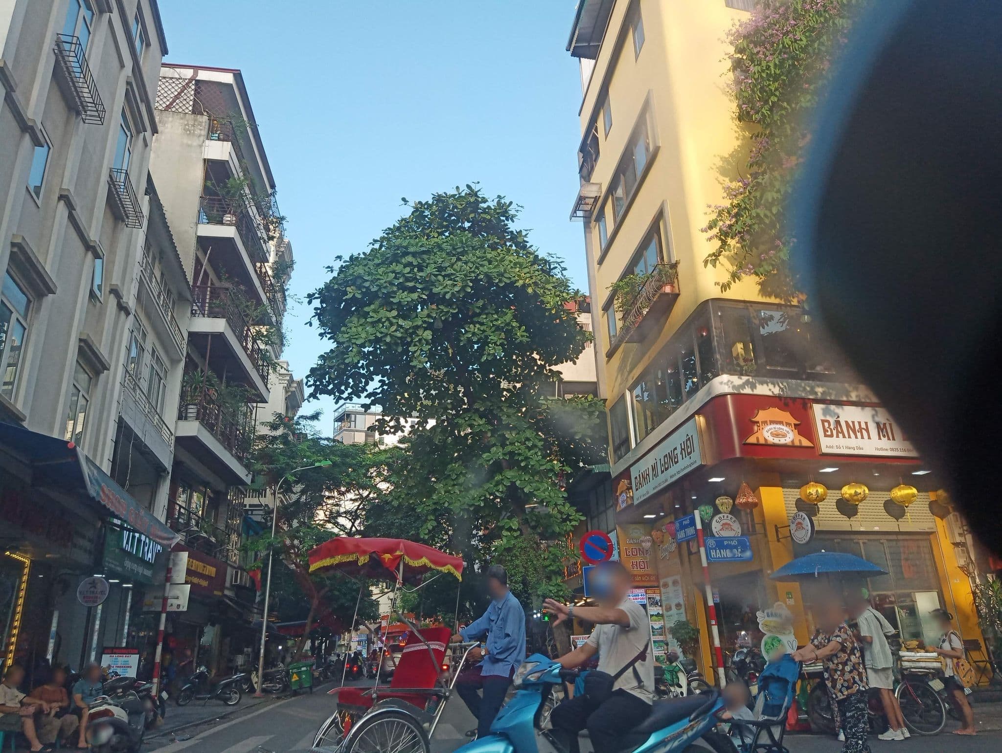Street view near La Sinfonía Majesty Hotel and Spa, Hoàn Kiếm — © hn_front_1 (CC BY-SA · Mapillary)
