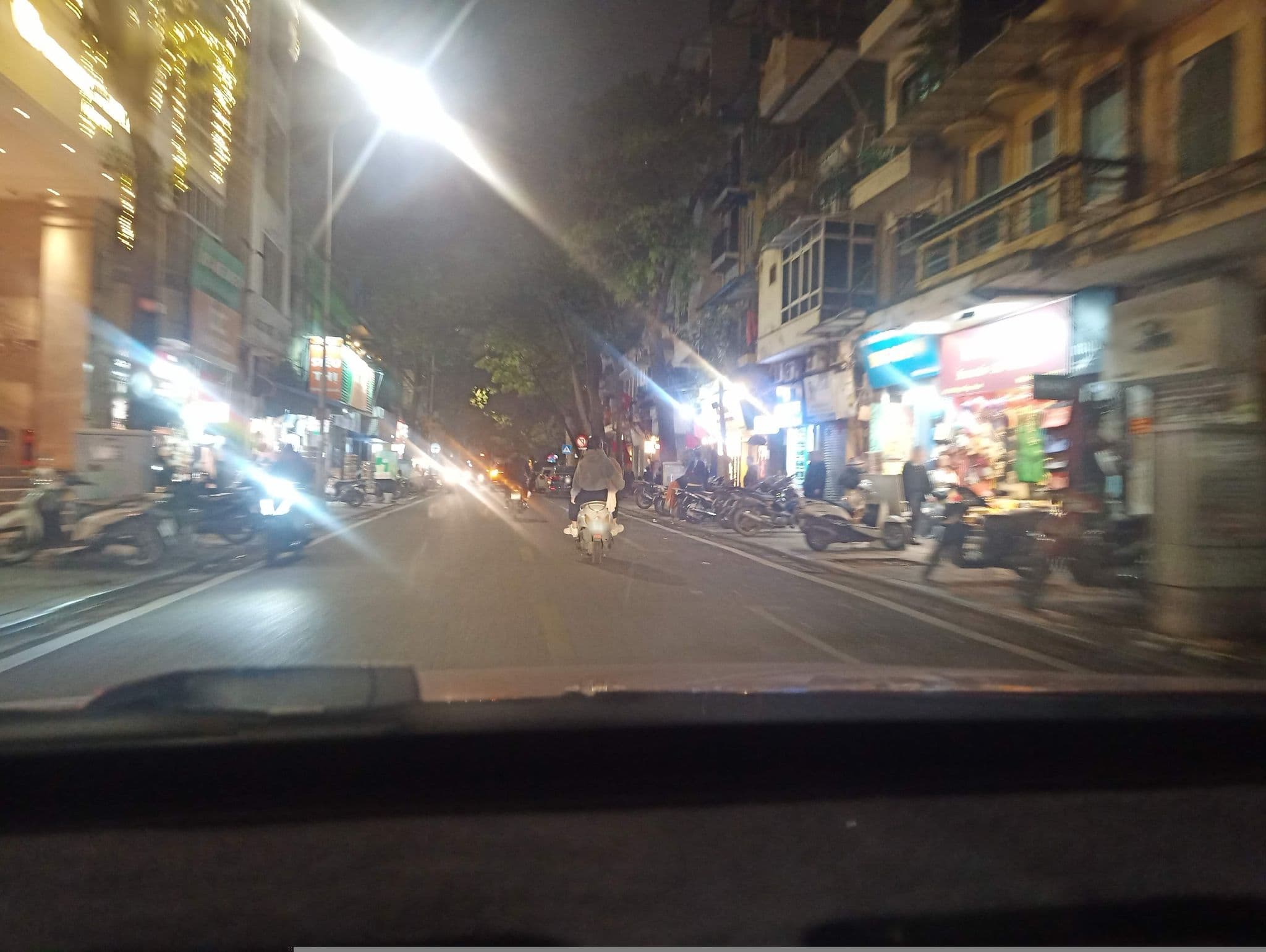 Street view near Sunline Hotel, Hoàn Kiếm — © hn_front_1 (CC BY-SA · Mapillary)